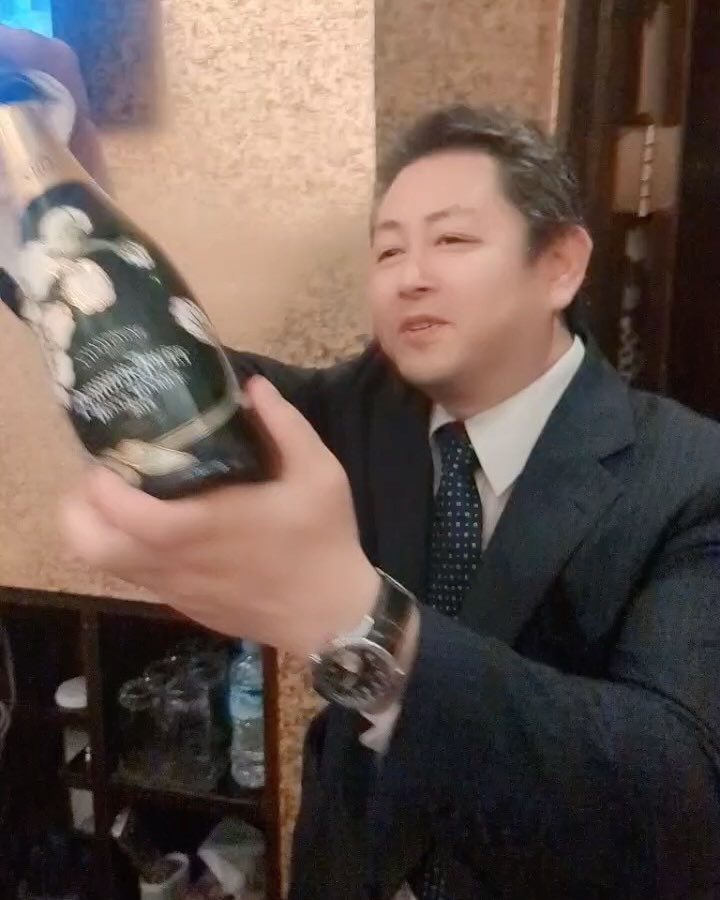 昨日のお酒🥂

たくさんいただき幸せでした🍀𓂃𓈒𓏸︎︎︎︎

まきママが写真を撮っていてくれたので、その中から1枚📸

ありがとうございます🫶

@clubgalle2580 

#東陽企画グループ #東陽企画 #トキオ観光
#第21桂和ビル #第21桂和ビル6階
#くらぶ我礼 #クラブ我礼 #我礼#北海道 #札幌 #すすきの #ラウンジ  #ラウンジ嬢 #キャバクラ #キャバ嬢 #ホステス #きゃばきゃば #お酒好きと繋がりたい