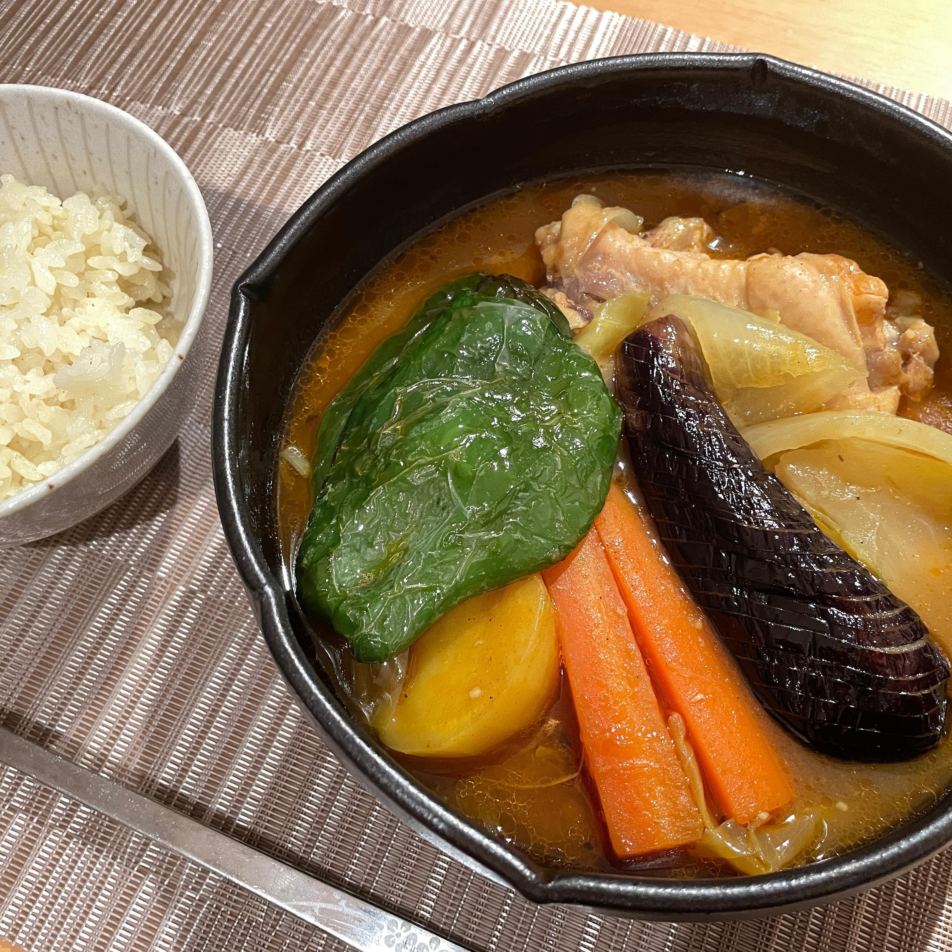 おうちでスープカレー作り！

スープ作って素揚げしたり色々したり
手間も時間もかかるぅーーー🫠

めんどくさがリナは
普通にお店にお金払って
作ってもらうことに決めました🫨🫨

┈┈┈┈┈┈┈┈┈┈┈┈┈┈┈┈┈┈ 

札幌市中央区南6西4第21桂和ビル6F 
クラブ我礼〜Galle〜 

 @clubgalle2580 

┈┈┈┈┈┈┈┈┈┈┈┈┈┈┈┈┈┈ 
ご来店予定の方はDMください💌 
 
#スープカレー #おうちごはん #クラブ我礼 #クラブガレ #ガレ #北海道 #札幌 #すすきの #スス