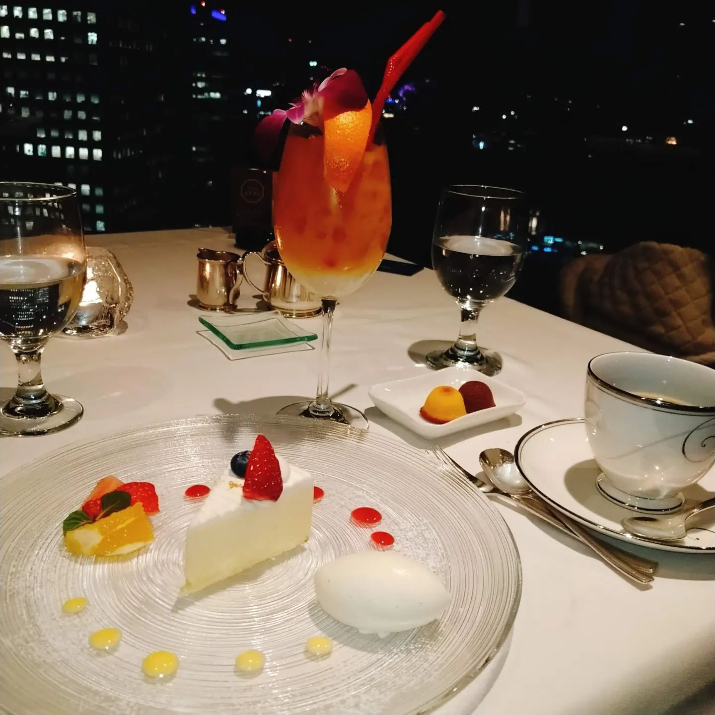 .
 
今週初出勤なので
たくさん飲めそう〜🦖💫
(いつも)
 
何卒！
 
@clubgalle2580 
#すすきの#クラブ我礼