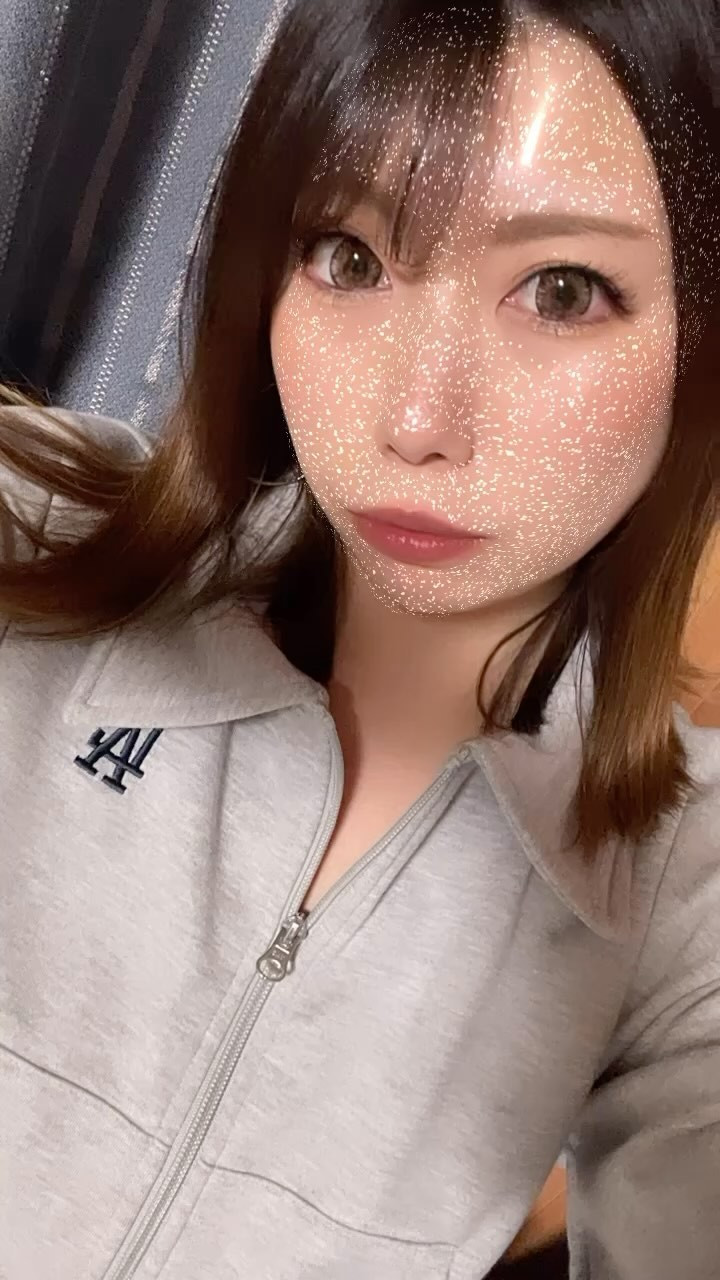 💙

日本ダービー🏇🇯🇵
みんなは何買う？？？

わたしはずっと
"オンナは黙ってレガレイラ"
って言い続けてたので
彼女に夢を託します🐎🤍

#日本ダービー #日本ダービー2024 #東京優駿 #競馬女子 #レガレイラ #ルメール