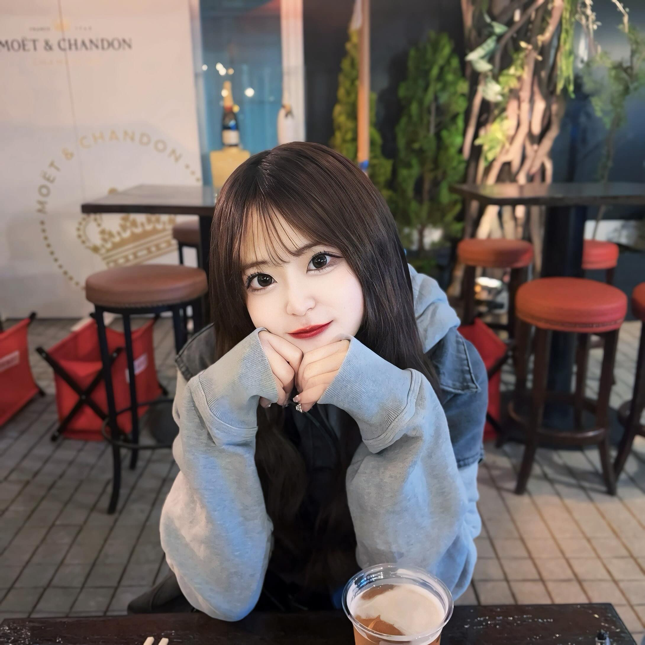 おはようございます🐶 ̖́-‬

昨日8連勤終わってやっとお休みだったので
四季と今年初ビア行ってきたよ〜💞💞
まだ寒かった🥶🥶（笑）
外で飲むビールは最高だよねっ⸜(˶�ˆ꒳ˆ˵)⸝ 
もっとあったかくなったらいっぱいいきたいな〜🐾

リフレッシュ出来たから今週も頑張って週6出勤！
5月最終週よろしくお願いします❕❕

#バルセロナグループ #桃李 #札幌 #すすきの #ススキノ #キャバクラ #キャバ嬢 #キャバクラ嬢 #ニュークラブ #ニュークラ #ニュークラ嬢 #キャバ #ラウンジ #ラウンジ嬢 