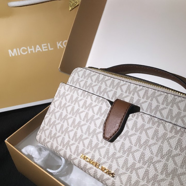 お母さんからお礼にカバン買ってくれた😖
大好き𐔌՞ִ ̝ ̣ ՞𐦯