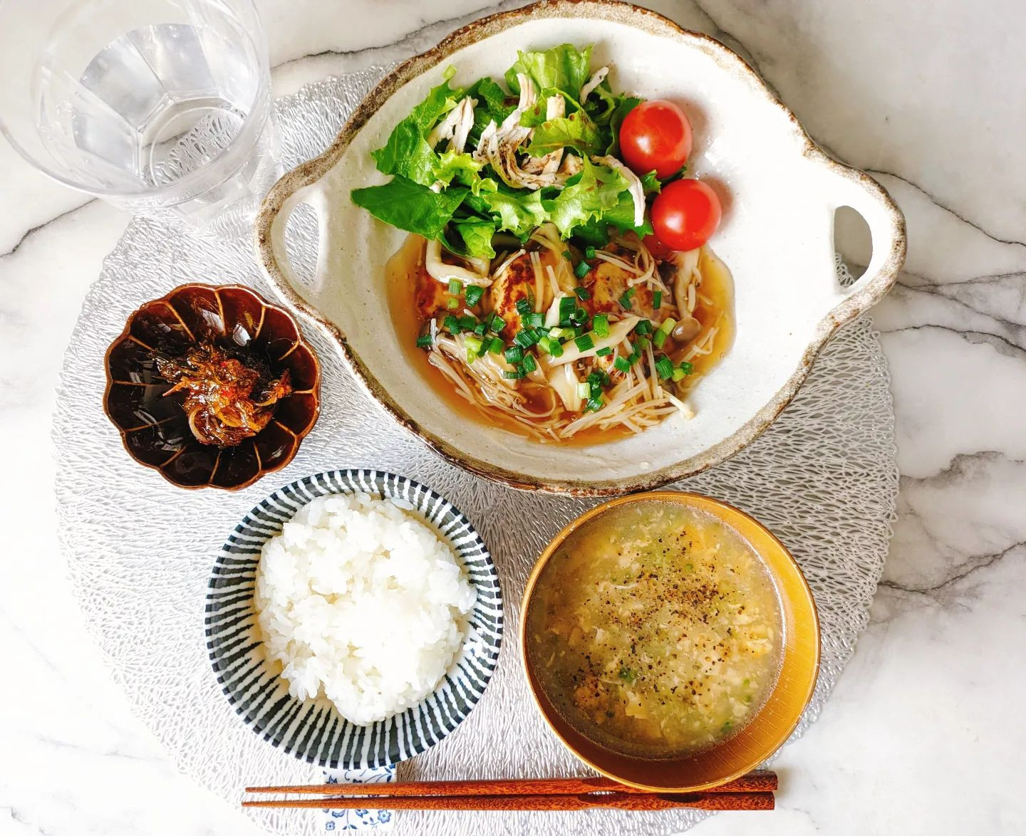 .
 
いつだかの晩ご飯の
余りで作ったお昼ご飯🥢
地味に結構自炊してます👩‍🍳
 
あっという間に６月！！
今月もハッピーに過ごしましょう☀
本日もお待ちしてます🐑🩷
 
@clubgalle2580 
#すすきの#クラブ我礼
#自炊#自炊女子