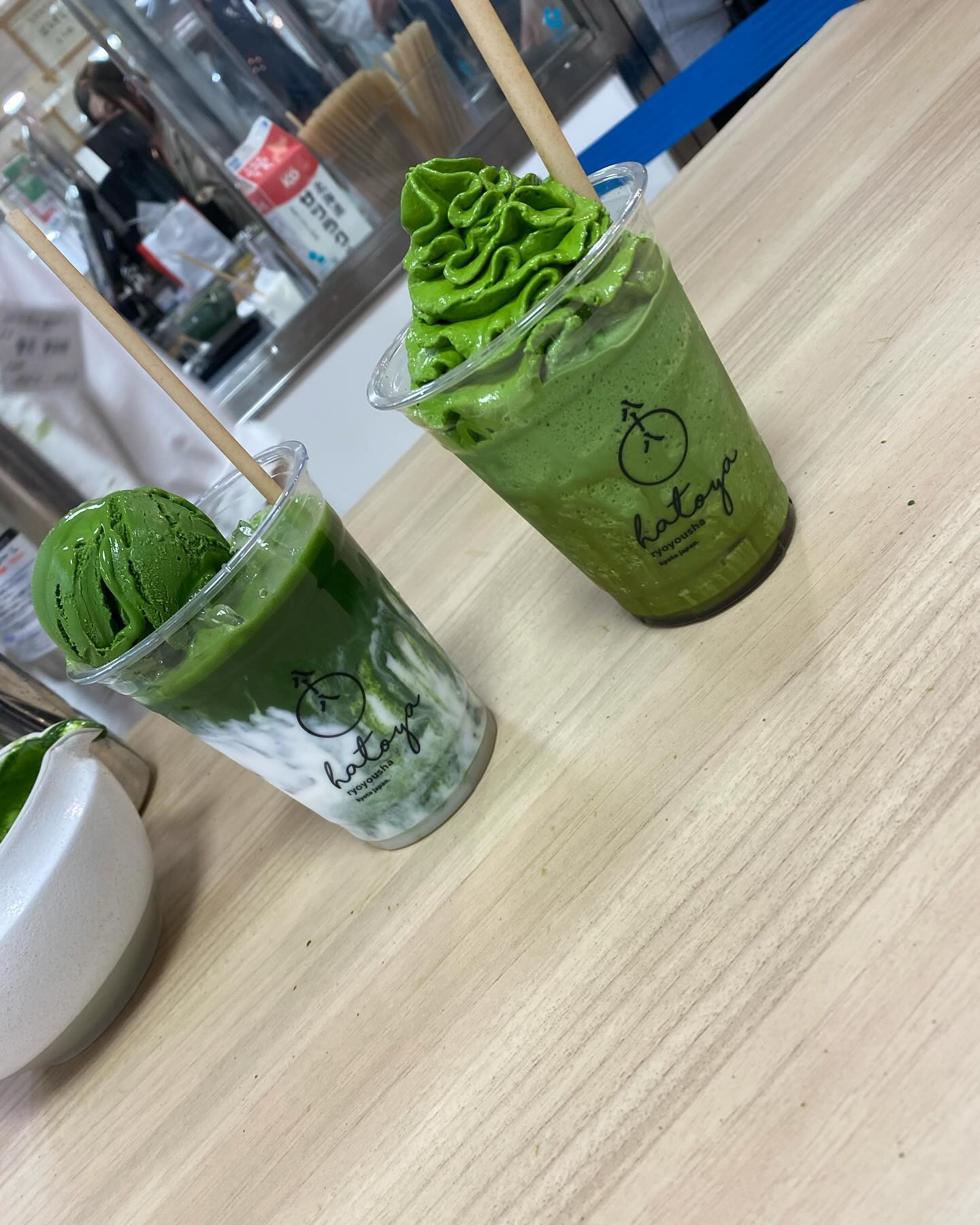 日曜の夜ですがおばんでございます♡

丸井でやってる催事に行ってきました🎶
SNSで見かけてこれは行かねば！と思い行ってきてしまいました😊

若い子いっぱい並んでましたが、無事購入✨

抹茶が濃ゆくて♡たまりません♡
北海道初上陸らしいです🎶

本当に美味しかった🤤
明日の夕方までみたいです☘️
気になった方は是非♡

もう夜ではありますが皆様素敵な休日の夜をお過ごしください❤️

@clubgalle2580 
#すすきの#クラブ我礼
#八十八良葉舎