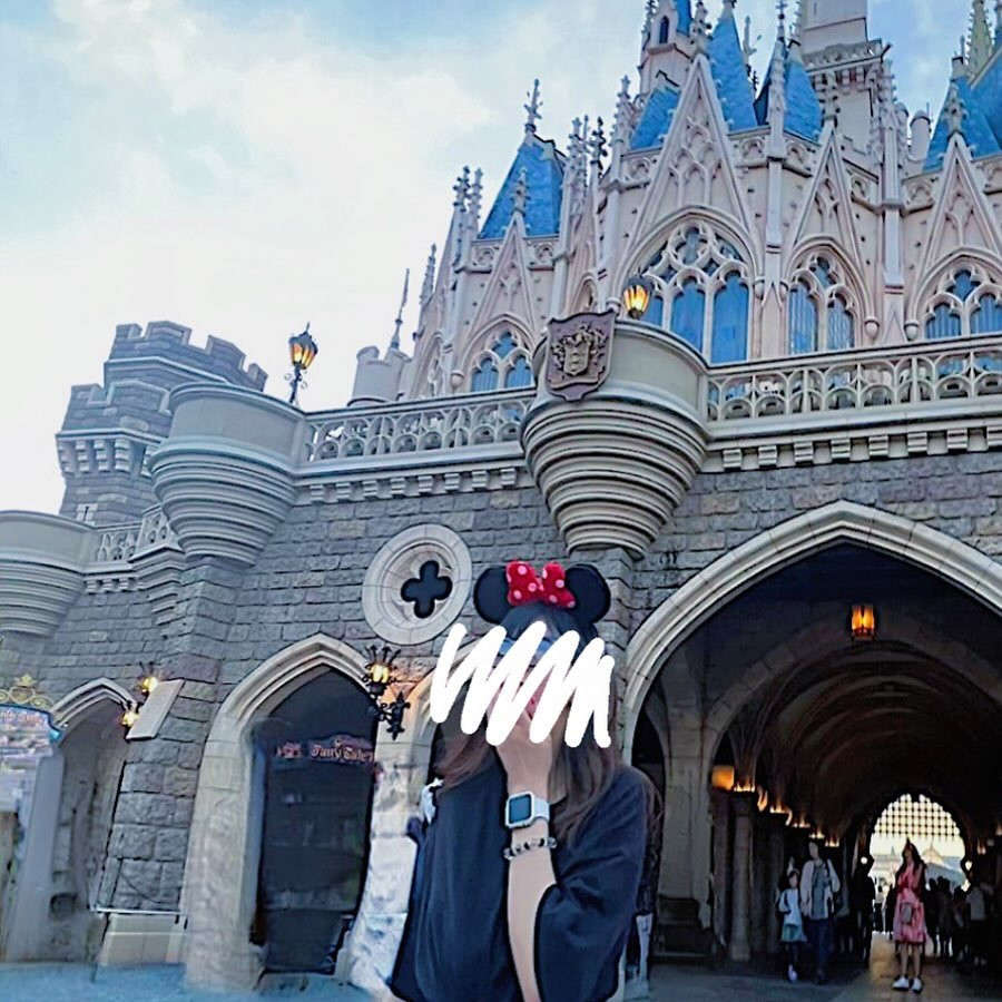 シンデレラ城の前でオシャレに
決めることは出来ませんでした😉
出勤してまっす✌🏻