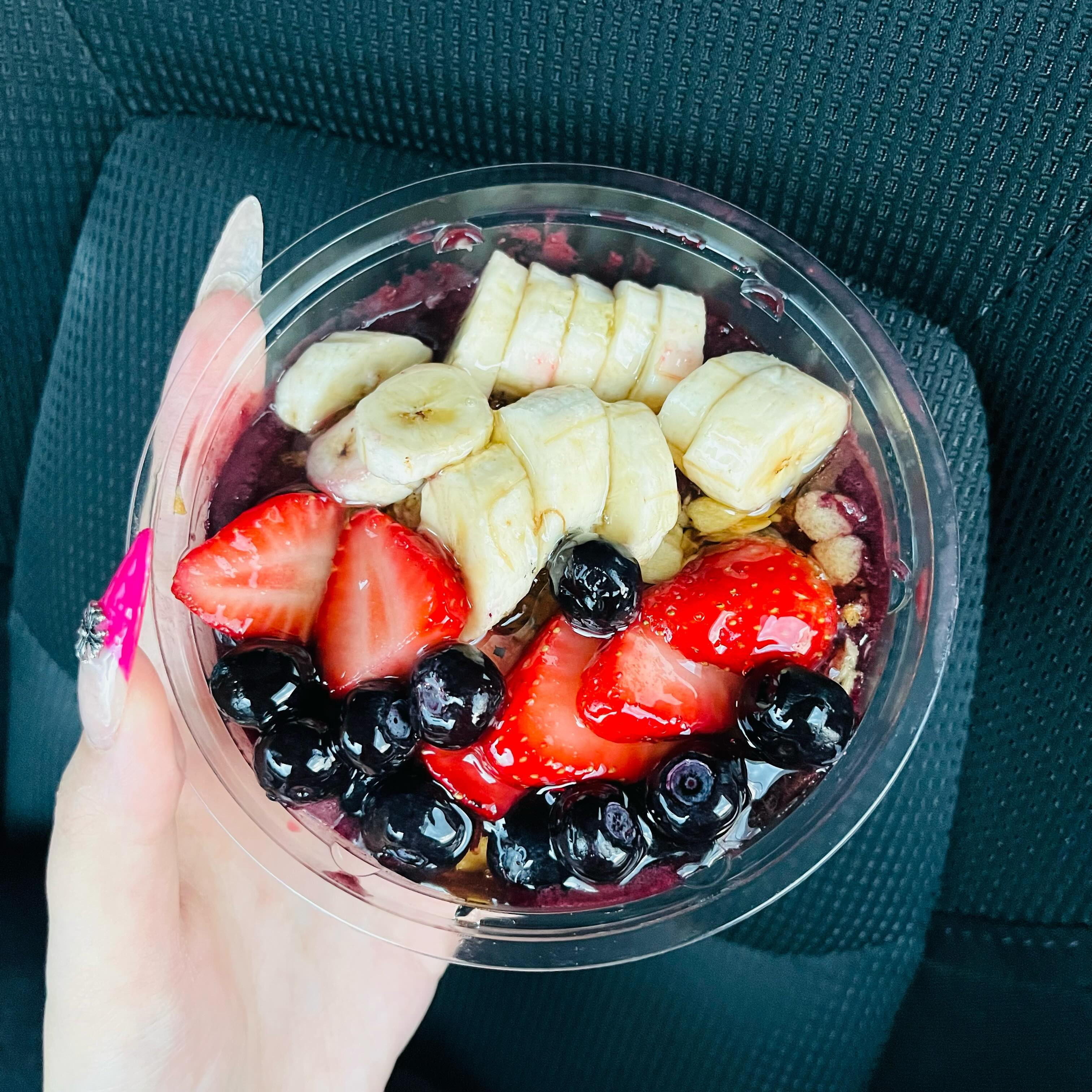 流行りのアサイーボウル🥹🩵
初めて食べたけど美味しかったです✊🏻🫧
出勤してまっす✌🏻‎