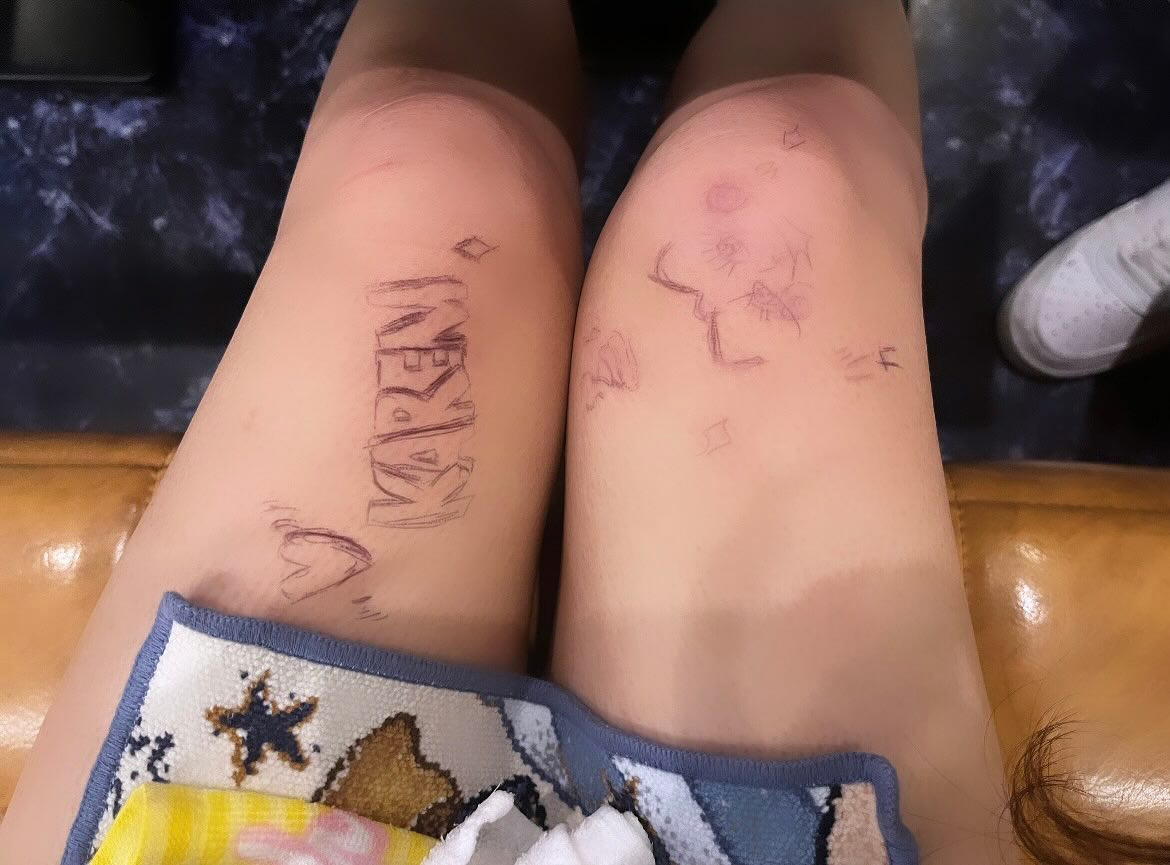 落書き帳になった私の足😂
今週ラスト出勤してます🫶🏻