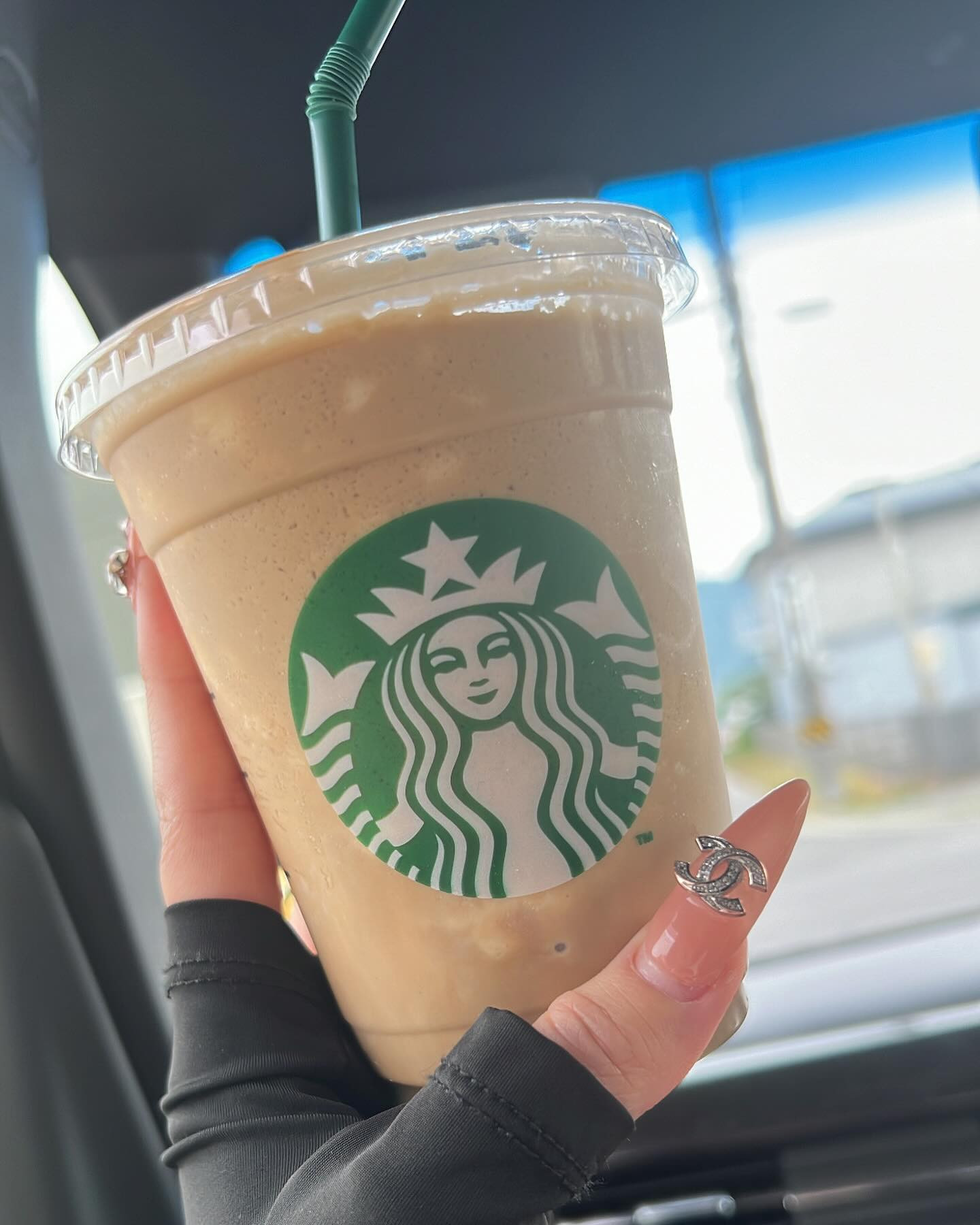 スタバ飲みすぎてスタバになりそう😌
おすすめはエスプレッソアフォガードフラペチーノです♡
ぜひ飲んでみてくださいっ
9時半より出勤です！