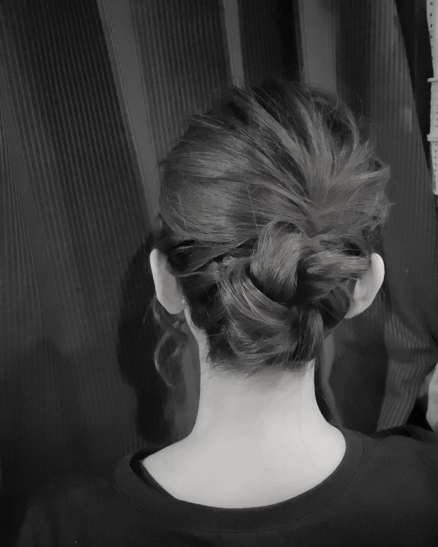 こんばんは🎶
今日は肌寒いですね💦

気温差があると風邪ひいちゃいそう…(´・ω・｀)

これからばびゅーんと出勤です❤️
今日もよろしくお願いします！

@clubgalle2580 
#クラブ我礼#すすきの