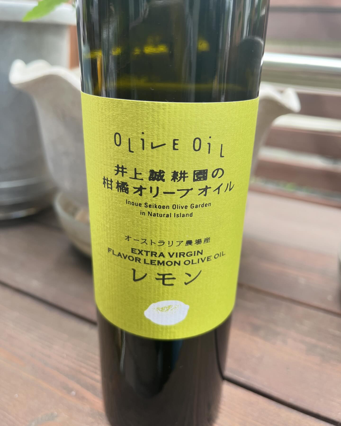 このオリーブオイル🫒すんごく美味しい😋
レモン風味が爽やか🍋コストコのバジルソースとも合う🌿

うちのお嬢様はまた寝てます🐶

久しぶりの出勤です😊

@clubgalle2580 
#club我礼#すすきの