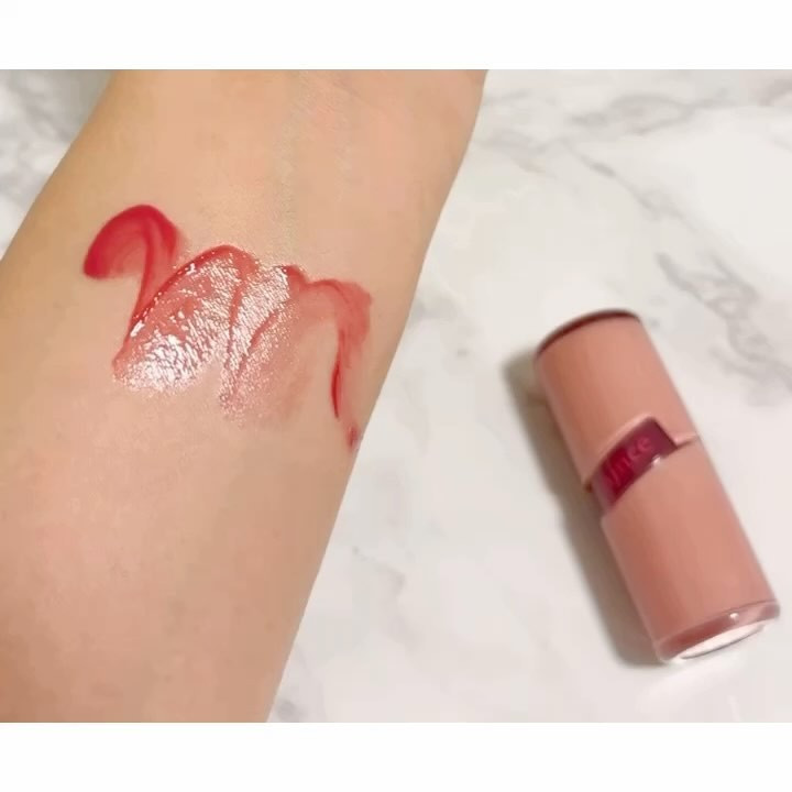 hinceさんの
RAW GLOW GEL TINT
R006のロウグレープ🍇
時間が経っても乾燥を感じないティント💓
ただ今メガ割中でこちらも対象商品なのでぜひ❣️

#PR
#hince
#ヒンス
#ロウグロウコレクション
#全色レビュー
#ロウグロウジェルティント
#レア膜リップ