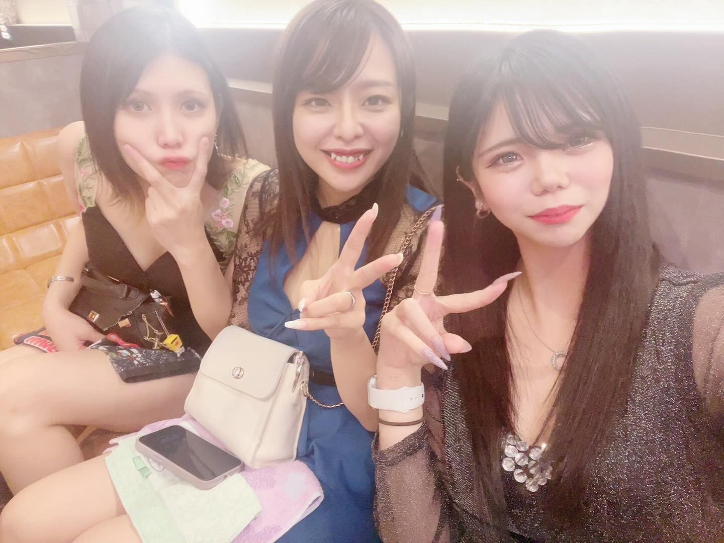 フィリピンハーフ勢😼🌟
3人揃うとフィリピンパブになります😂
本日も元気よく出勤してまっす✌🏻