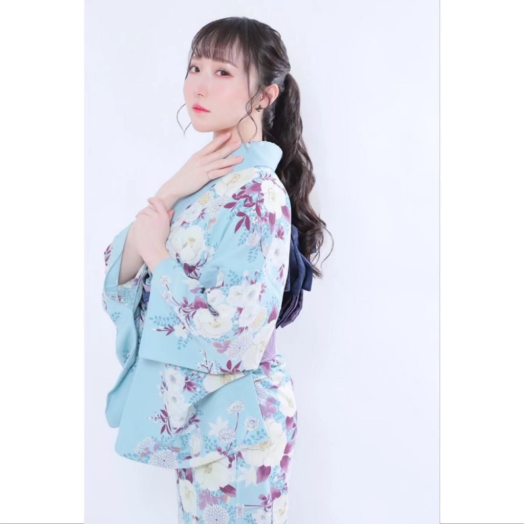 .
ナイツさん @hokkaido_nights で撮影していただきました🦄♥️

浴衣の撮影したら夏がくるなーって思う🫠

浴衣は大好きだけど夏は好きじゃないよ…

今年の浴衣まだ買ってないのだけどどんなのにしようかなー🍬

そろそろ着物屋さんに見に行かなきゃね💨

神宮祭のときって中島公園のお祭りもやるんだっけ？？🤔

チュロス食べたいし少し早めに着付け予約したらよかったなーと思いつつ
太るから本当やめてって呆れてる自分もいる🎃笑

#すすきの #ホステス #キャバ嬢
#ニュークラ #ニュークラブ 
