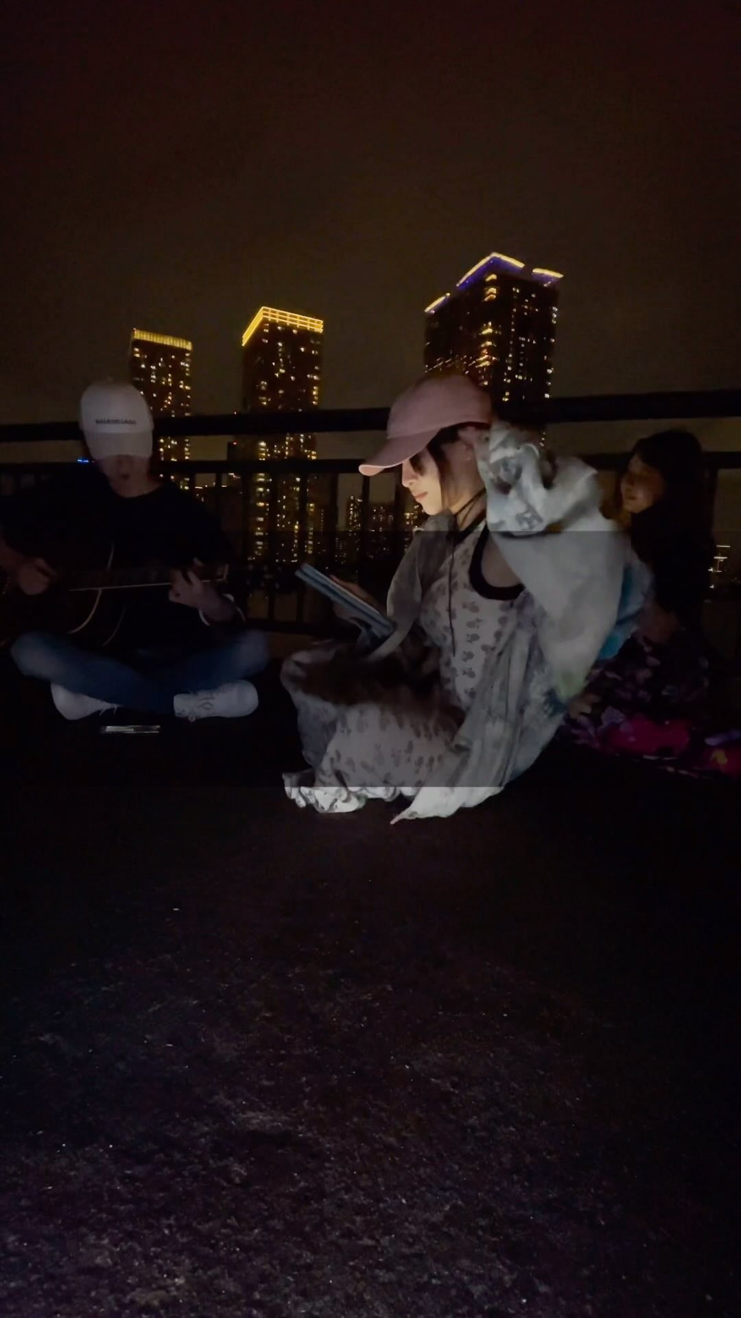 晩餐歌/tuki.

#歌ってみた #路上ライブ #歌 #豊洲 #東京 #晩餐歌 #ギター弾き語り #キター #バイオリン #violinist #英語 #翻訳 #english #エモい #英語歌詞 #japan #japanesemusic #singer #singasong