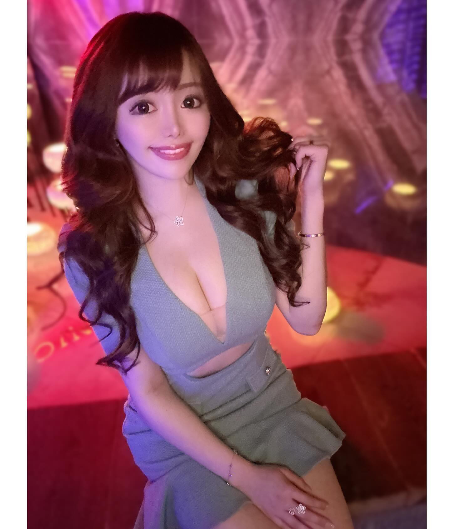 .
.
今月いっぱいチーム戦してます🩵
.
6月は大好きなお店の3周年ᥫᩣ ̖́-
.
.

#大阪キャバクラ#ミナミキャバクラ#北新地キャバクラ
#大阪キャバ嬢#ミナミキャバ嬢#北新地キャバ嬢
#華月えみり#カイザー#カイザーグループ#アンジュール
#アンジュールミナミ#unjourミナミ#unjourminami
#圧倒的 #夜遊びガイド #心斎橋飲み#キャバキャバ 
#ハーフアップ#巻き下ろしアレンジ#キャバドレス
#韓国ヘア#ヨシンモリ#心斎橋夜遊び#歌舞伎町
#anドレス#andy#心斎橋バー 