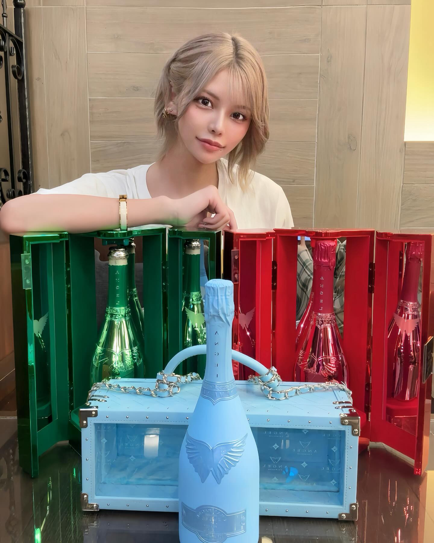 .
先日の売上レースありがとうございました🪽🫧

応援してくれたお客様のおかげで
1位とる事ができました🥇♡

あんなに激戦なレース初めてで
とても刺激的でした..
うちわに載るので完成したら
ぜひチェックしにきてください😂✨

これからも変わらずよろしくお願いします❤️‍🔥