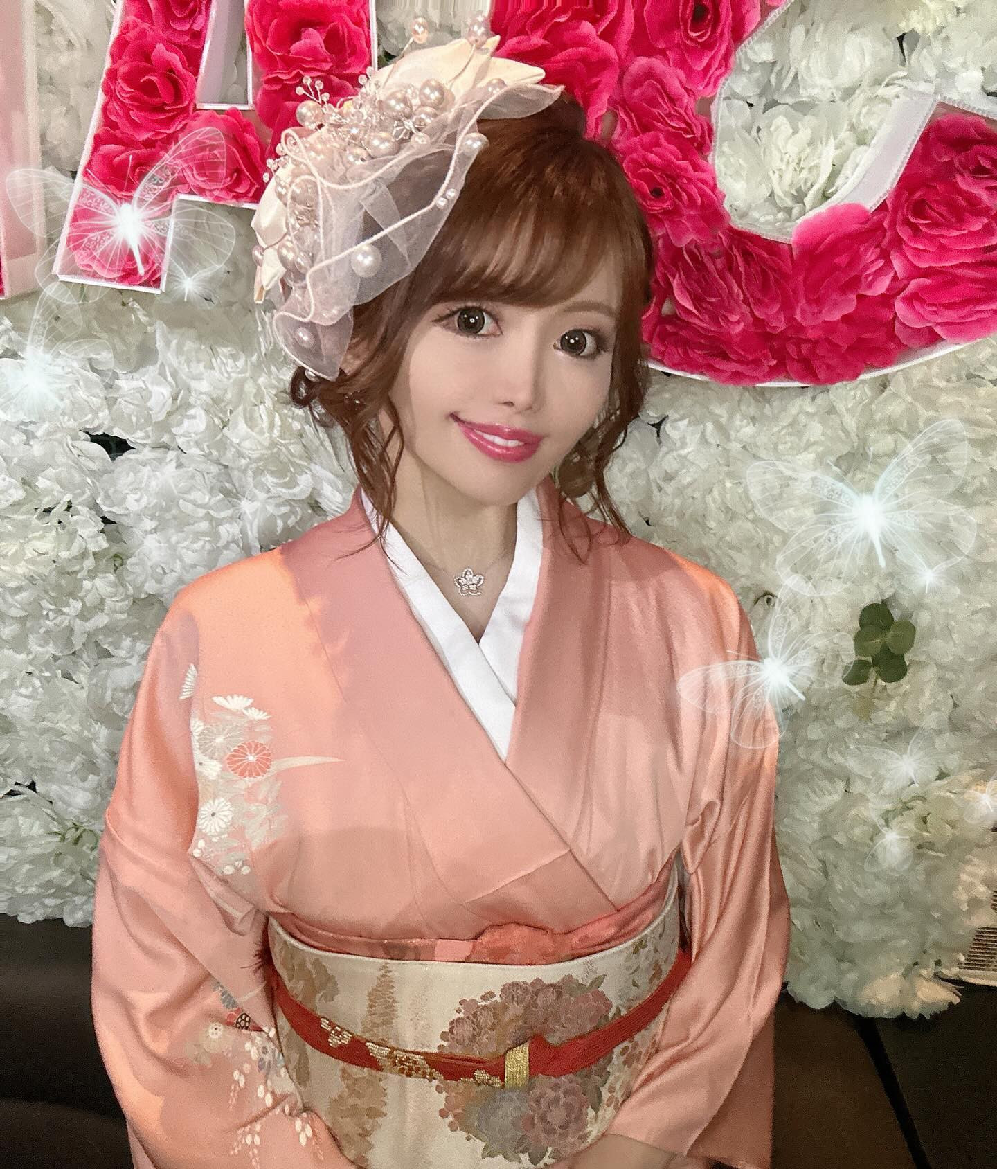 .
.
周年1日目🩷
.
今日と明日お着物👘💕✨
.
.
#大阪キャバクラ#ミナミキャバクラ#北新地キャバクラ
#大阪キャバ嬢#ミナミキャバ嬢#北新地キャバ嬢
#華月えみり#カイザー#カイザーグループ#アンジュール
#アンジュールミナミ#unjourミナミ#unjourminami
#圧倒的 #夜遊びガイド #心斎橋飲み#キャバキャバ
#うれっこすたじお大阪 #心斎橋スタジオ
#memiさん#花魁ヘア#アップヘアアレンジ 
#韓国ヘア#ヨシンモリ#心斎橋夜遊び#歌舞伎町
#周年イベント#着物女子 #着物ヘ