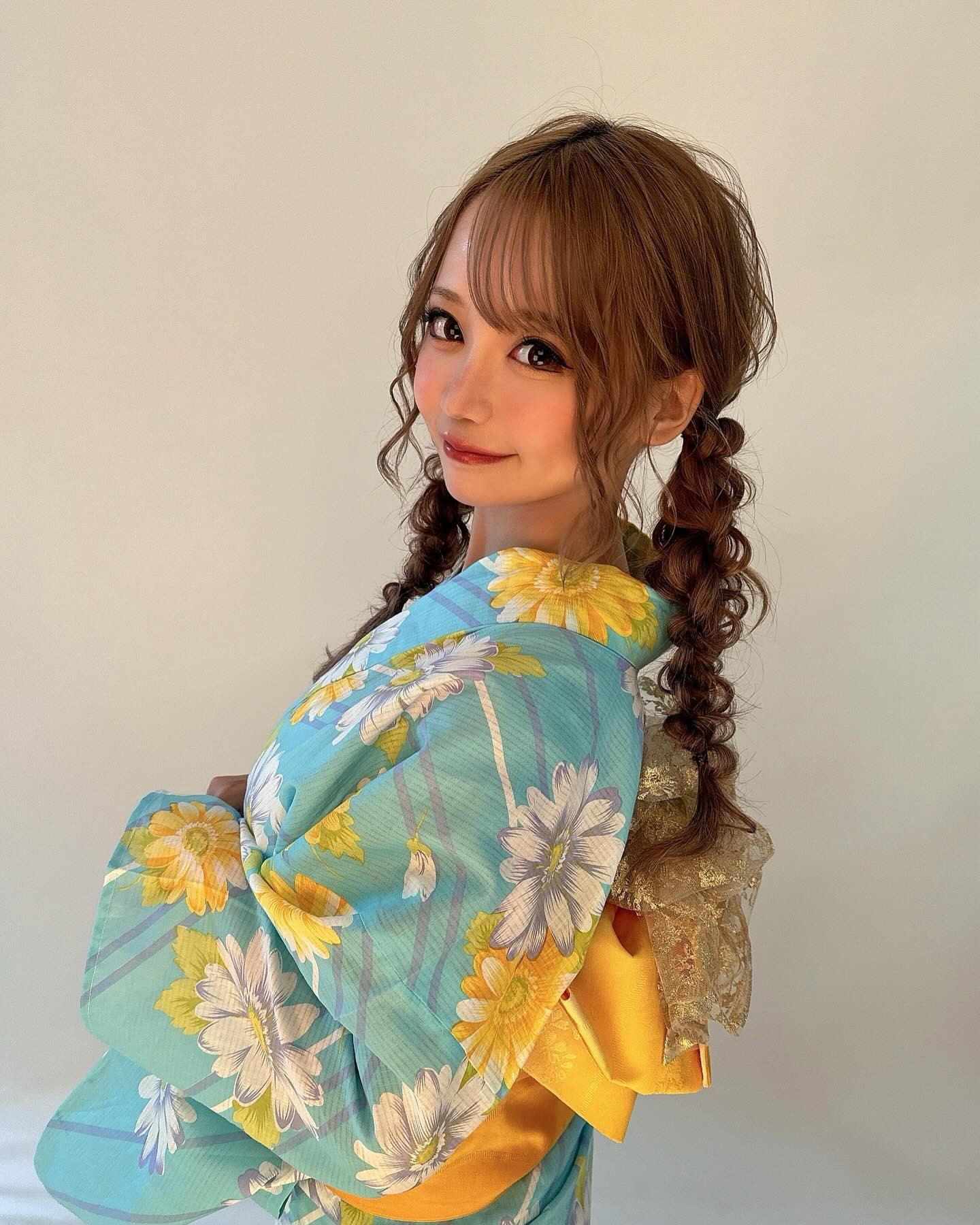 エスカレーター1段上でちょうど同じ目線になったらこんな感じなのかな

#オレンジテラス #オレンジテラス歌舞伎町 #歌舞伎町 #キャバクラ #キャバ嬢 #浴衣 #浴衣女子