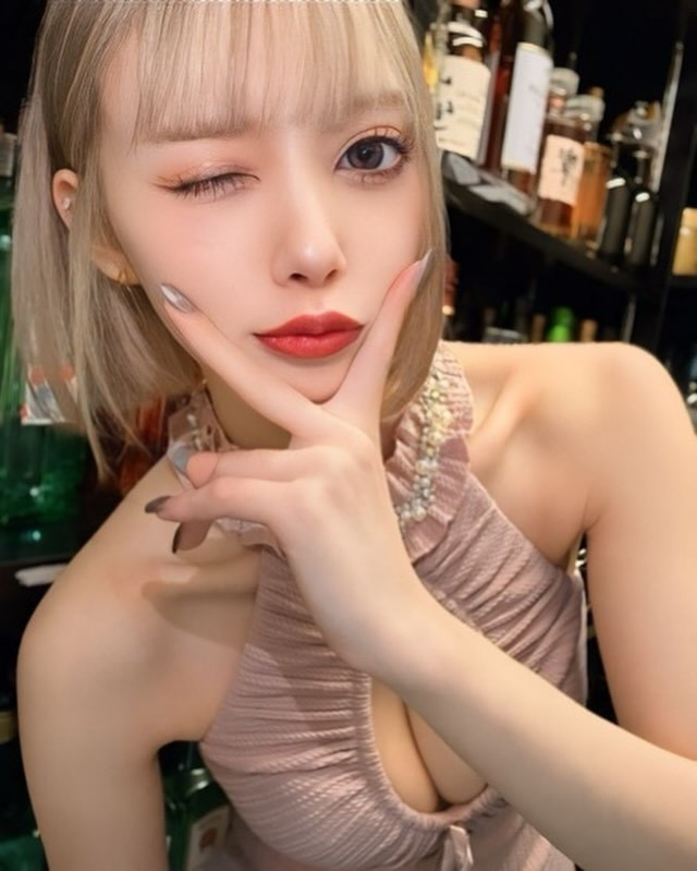 肩の形がジャミラすぎる

#ニュークラブ #ニュークラ #キャバ嬢 #キャバクラ #ホステス #札幌 #すすきの #中洲 #錦#いいね #ドレス #かわいい #ススキノ  #飲み屋 #selfie #l4l #大阪 #国分町#ミナミ #ヘアメイク #instagood #likeforlikes #followme #f4f #TikTok #夜遊び#Amon #ゲーム女子#veila