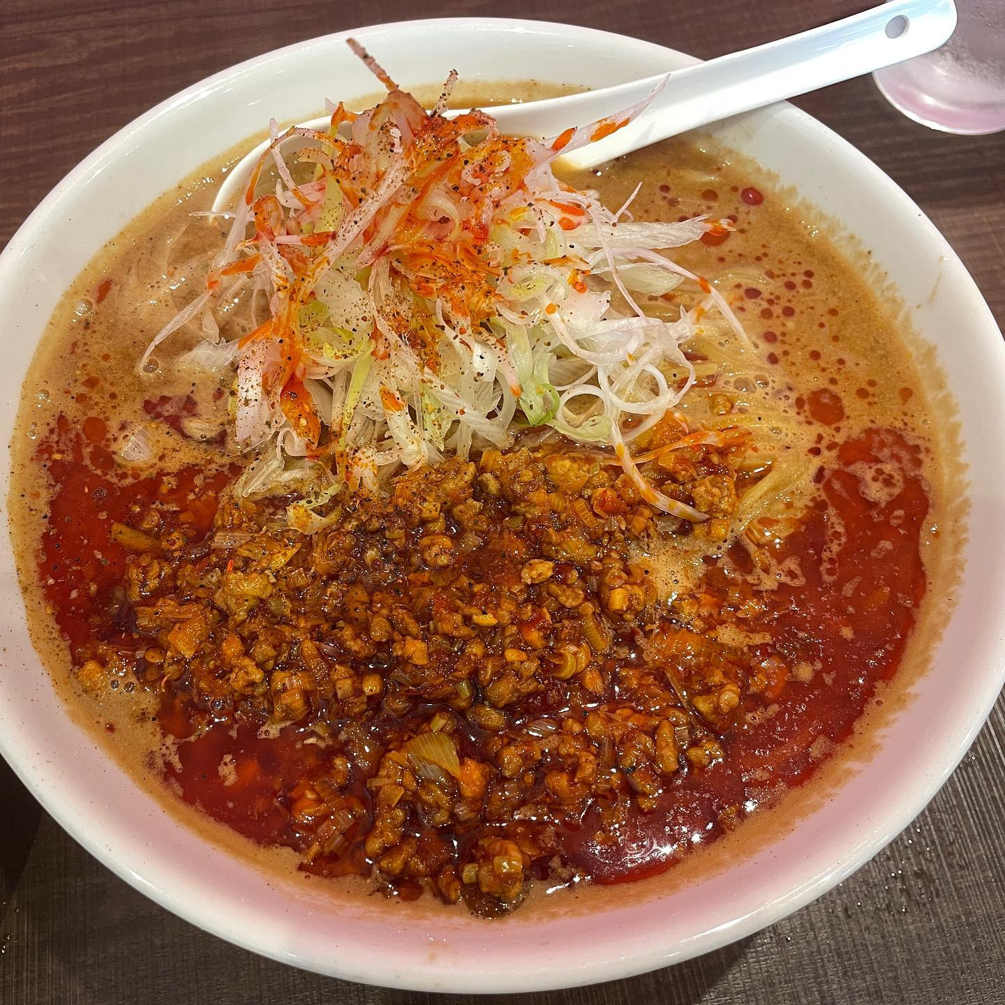 お久しぶりの紅麹屋！

夏メニュー出たって知って
麻辣肉味噌冷麺食べる気満々で行ったのに
辛さが増したっていう
極四川坦々麺チョイスしてしまった！(笑)

すぐ辛さ強い方いっちゃう🤣

辛さちょっと強めくらいの
美味しいお店知ってる方
教えてください🙋‍♀️

┈┈┈┈┈┈┈┈┈┈┈┈┈┈┈┈┈┈ 

札幌市中央区南6西4第21桂和ビル6F 
クラブ我礼〜Galle〜 

 @clubgalle2580 

┈┈┈┈┈┈┈┈┈┈┈┈┈┈┈┈┈┈ 
ご来店予定の方はDMください💌 
 
#紅麹屋 #中華 #