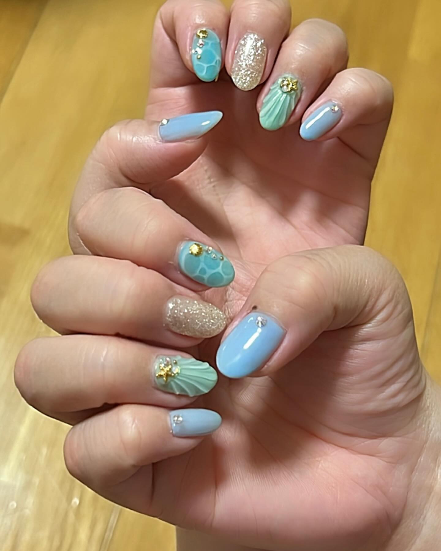 こんばんは☆

ネイルに行ってきましたぁ〰️✨💅✨️

夏っぽいデザイン🐬🫧‪です☆

テンション上がりますね〰️☆

今日も出勤します☆

 #札幌 #すすきの #クラブ我礼 @clubgalle2580