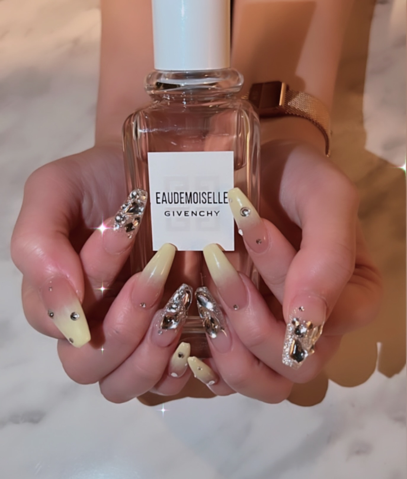 ネイル変えたぁ💛
最近はGIVENCHYの香水使ってるぅ💕