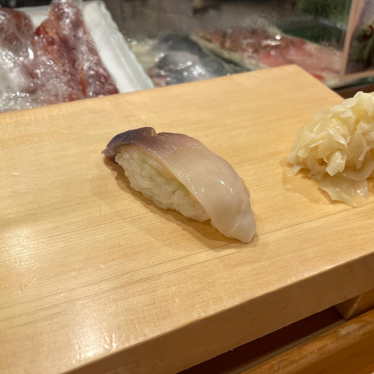 深夜の西鶴🤤

貝類が好き❤️
あととろたく❤️

そしてガリでヒレ酒を呑む…🤤
しっかり仕上がった！(笑)

二日酔いは全くなし🙆‍♀️
週の中日、元気にいきましょー！

┈┈┈┈┈┈┈┈┈┈┈┈┈┈┈┈┈┈ 

札幌市中央区南6西4第21桂和ビル6F 
クラブ我礼〜Galle〜 

 @clubgalle2580 

┈┈┈┈┈┈┈┈┈┈┈┈┈┈┈┈┈┈ 
ご来店予定の方はDMください💌 
 
#寿司 #鮨 #西鶴 #すすきのグルメ #クラブ我礼 #クラブガレ #ガレ #北海道 #札幌 #すすきの #