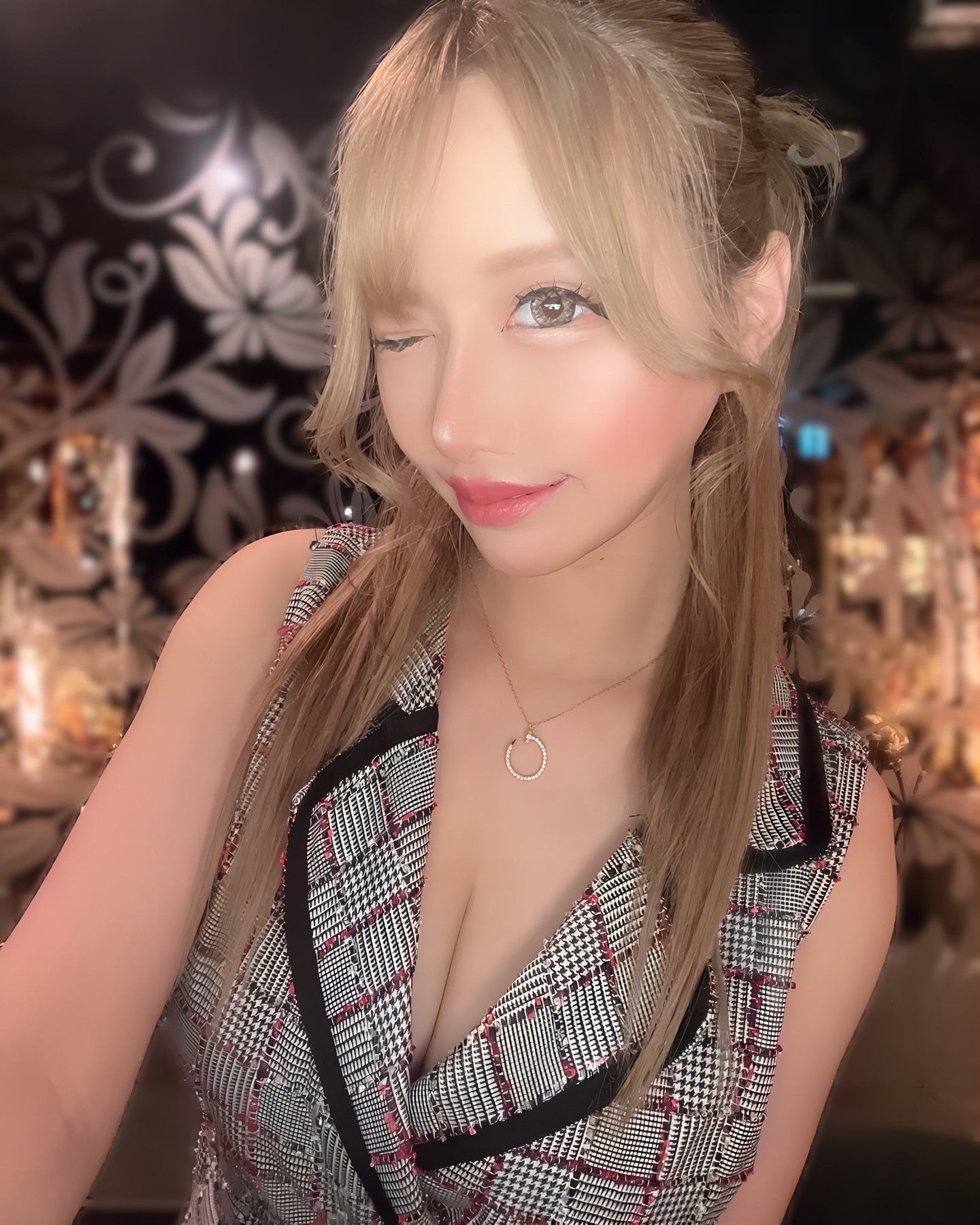 たぶんわたしお酒だいすき
.
.
.
.
.
#キャバ嬢 #お酒 #飲酒 #カチモリヘア