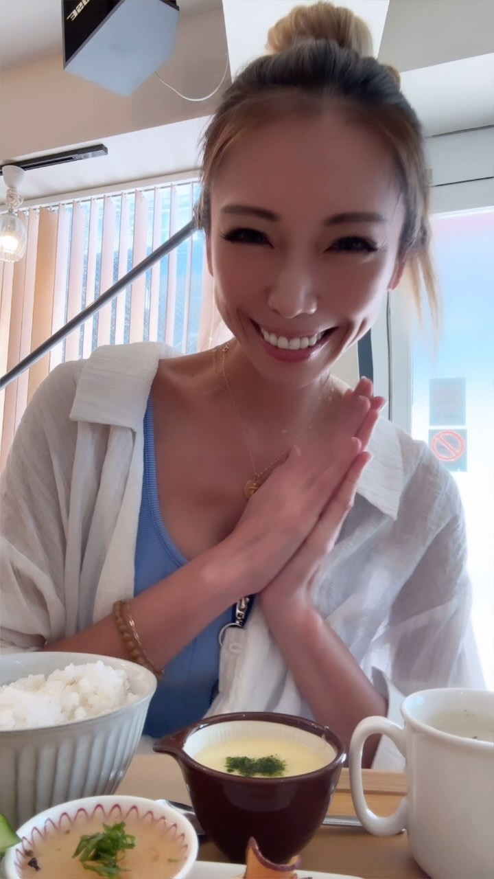 ☔️🩵💜🩵
こんな雨の日の締め日は(土日もあるけど)
自分が喜ぶことをしましょう🙂‍↕️🌺🌺🌺
めちゃくちゃ美味しかったですここの店🙏🏽
@parafuse.mao.kanagawa0601 🧡🔥
#千葉 #ランチ #喫茶道 #昨日の今日は弁当
#食べる寝る筋トレする施術する仕事するw