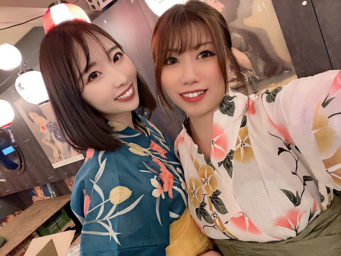 💙

あおい、寿司握るってよ🍣

なんと本日うおちゃんに
初出勤してきます✌🏻✌🏻
寿司、握っちゃいます🍣

18〜21時しか居ないけど
まず駅前にいることがレア！！！
みんな、待ってるぞ〜〜！

#新潟スナック #古町スナック #snacknodoka 
#古町キャバクラ #古町クラブ #古町 #セクシー #ギャル 
#新潟ナイトナビ #新潟 #新潟グラマー #新潟古町 #新潟美人 #スナックママ #うおちゃん #寿司居酒屋 #新潟駅前 #新潟寿司 #新潟居酒屋 #新潟グルメ