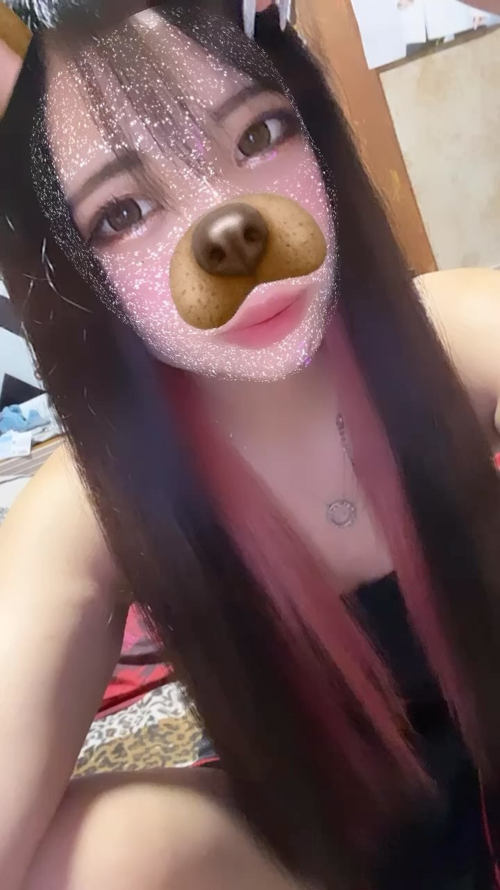 天気悪いですが元気よく出勤します！！🤧
華金飲みべ100でお待ちしてます🥺🫶🏻