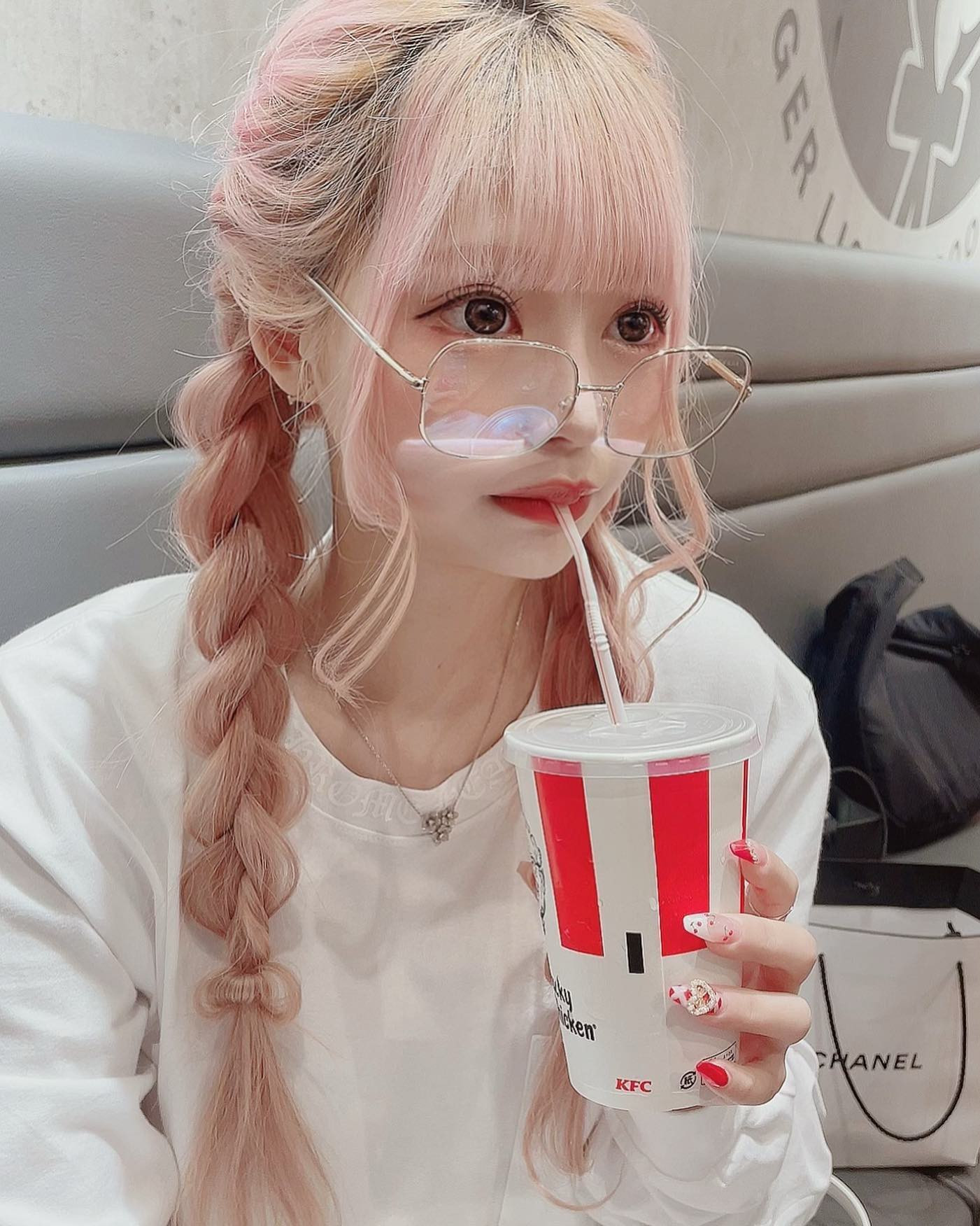 のっぴがくれたクロムハーツかわちい🫶🏻
ありさがTikTok撮影のときに撮ってくれた🐣💗

#すすきの #ススキノ #すすきのグルメ #ニュークラブ #ニュークラ #キャバクラ #キャバ嬢 #ホステス #札幌 #すすきのキャバクラ #歌舞伎町 #ポケパラ #ナイツ #ギャル #かわいい #あざとい系女子 #札幌観光 #followme#instagood #instalike #シティーグループ #premier #一ノ瀬愛梨 #ぷにぷにあいり