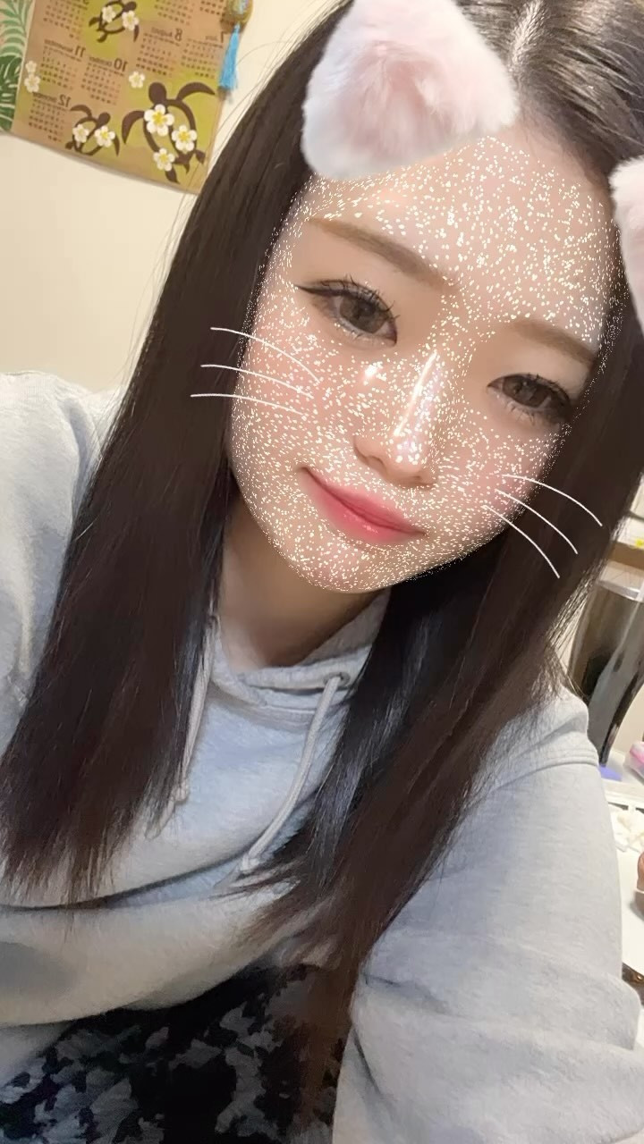 暑くて寝てられない🥵
今日も元気に出勤だー！٩(♪О♪)و
明日は休み頂きますので今日ぜひ会いに来てください♡