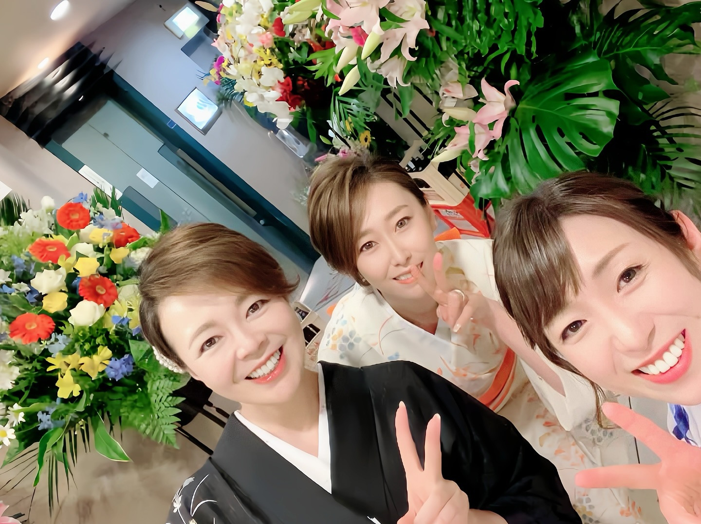 周年1日目㊗️

まきママ @makikoazuma 
あやなちゃん @arururu.443 
と記念撮影📸

久しぶりの投稿になりました😅

今宵もよろしくお願いします🙏

@clubgalle258
#東陽企画グループ #東陽企画 #トキオ観光
#第21桂和ビル #第21桂和ビル6階
#くらぶ我礼 #クラブ我礼 #我礼#北海道 #札幌 #すすきの #ラウンジ  #ラウンジ嬢 #キャバクラ #キャバ嬢 #ホステス #きゃばきゃば #お酒好きと繋がりたい