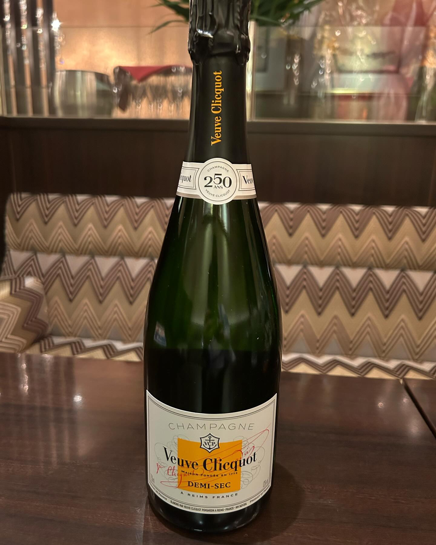 こんにちは☆

我礼15周年のお祝いでシャンパンが届きましたぁ〰️✨

Hさん、どうもありがとうございます☆

また、お店に行きますね〰️☆

今日も着物👘で出勤します☆

お待ちしております☆

 #札幌 #すすきの #クラブ我礼 @clubgalle2580