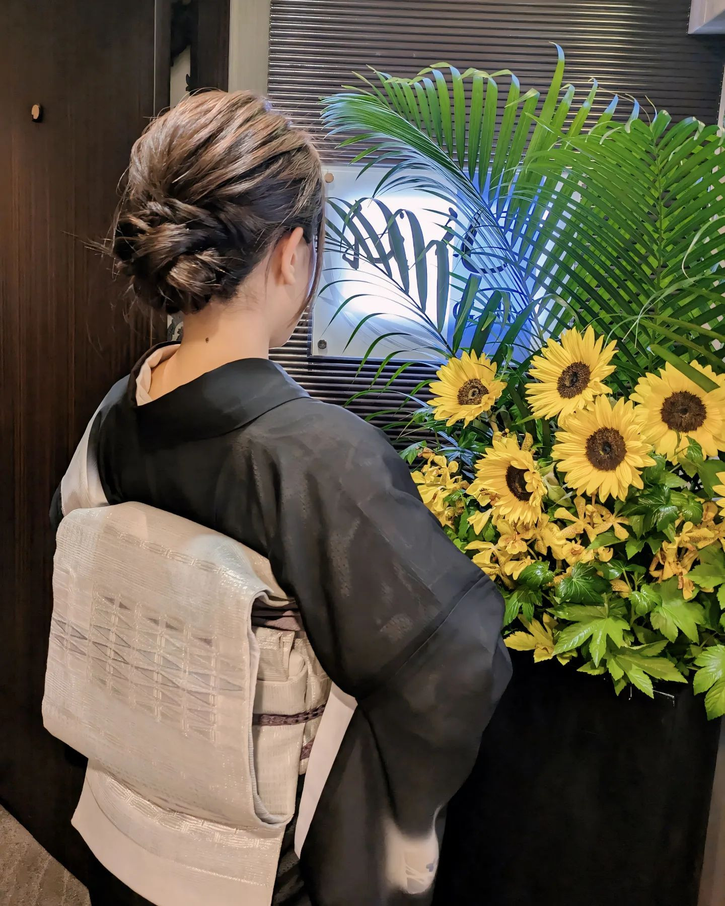 .
 
周年ありがとうございました🌻
 
お客様のお陰で２日間
楽しく過ごさせてもらい大感謝🙂‍↕️🥂
 
#すすきの#クラブ我礼
#周年#着物#着物女子