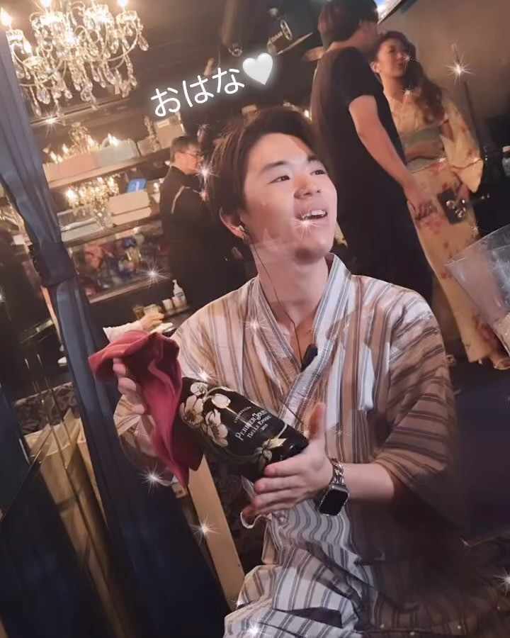 *
浴衣イベント2日間ありがとうございました🎋💓
浴衣を着る唯一の機会なので
着れてよかった✨
似合うっていっぱいほめてもらえて幸せな
2日間でした！
会いに来てくれた皆様ほんとにありがとう🤍

#キャバクラ #キャバクラ嬢 #キャバ #キャバ嬢 #キャバ嬢ヘアメイク #きゃば #きゃばきゃば #クラブ #スナック #ホステス #埼玉キャバクラ #志木 #志木駅 #川越 #夜職 #夜職の人と繋がりたい #ドンペリ #ヴーヴクリコ #シャンパン #浴衣 #浴衣女子 #浴衣ヘア