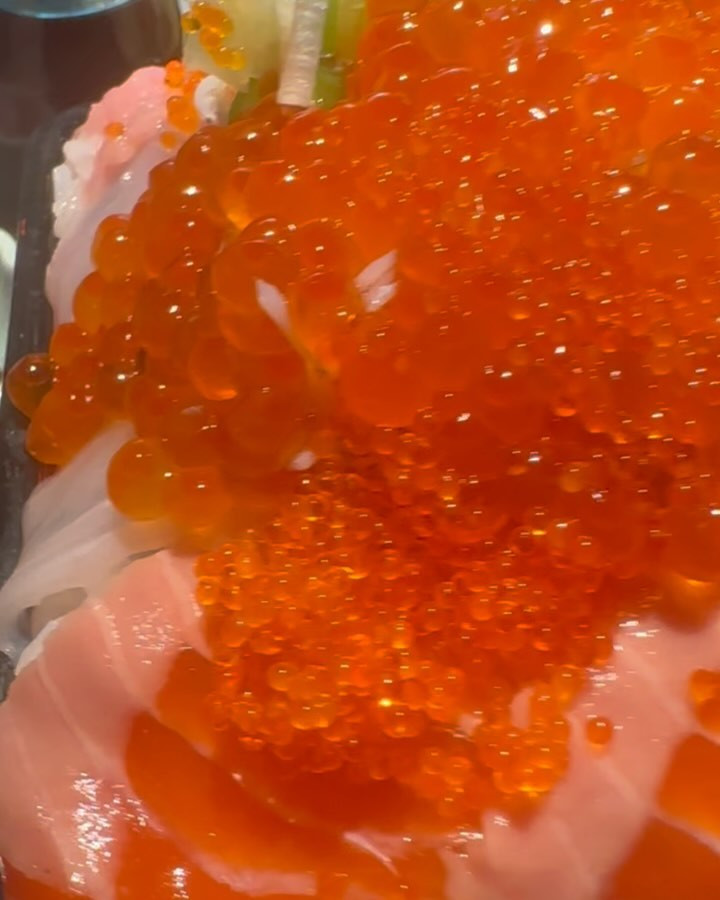 🌺🧡🌺
新生活も1ヶ月経ちょっと
落ち着いてきたとこだけど、
これから大好きな夏がくるので
落ち着く気はございません🙂‍↕️🔥

フォロワーさんが教えてくれた
お店に行ったら、もう店主の方に
伝わってて嬉しかったよ🤣🙏🏽❤️

#大和 #SAKE #ランチ #これで900円
#こう見えてセラピスト #SHEINコーデ