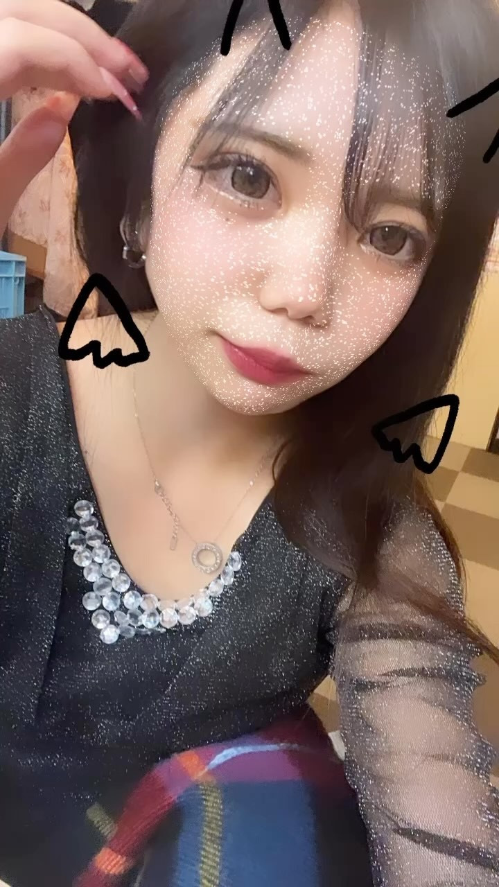 やっと目の腫れ引いて眼帯取れました🤩
生活しずらかった～🫨
天気悪いですが元気よく出勤してます🫶🏻