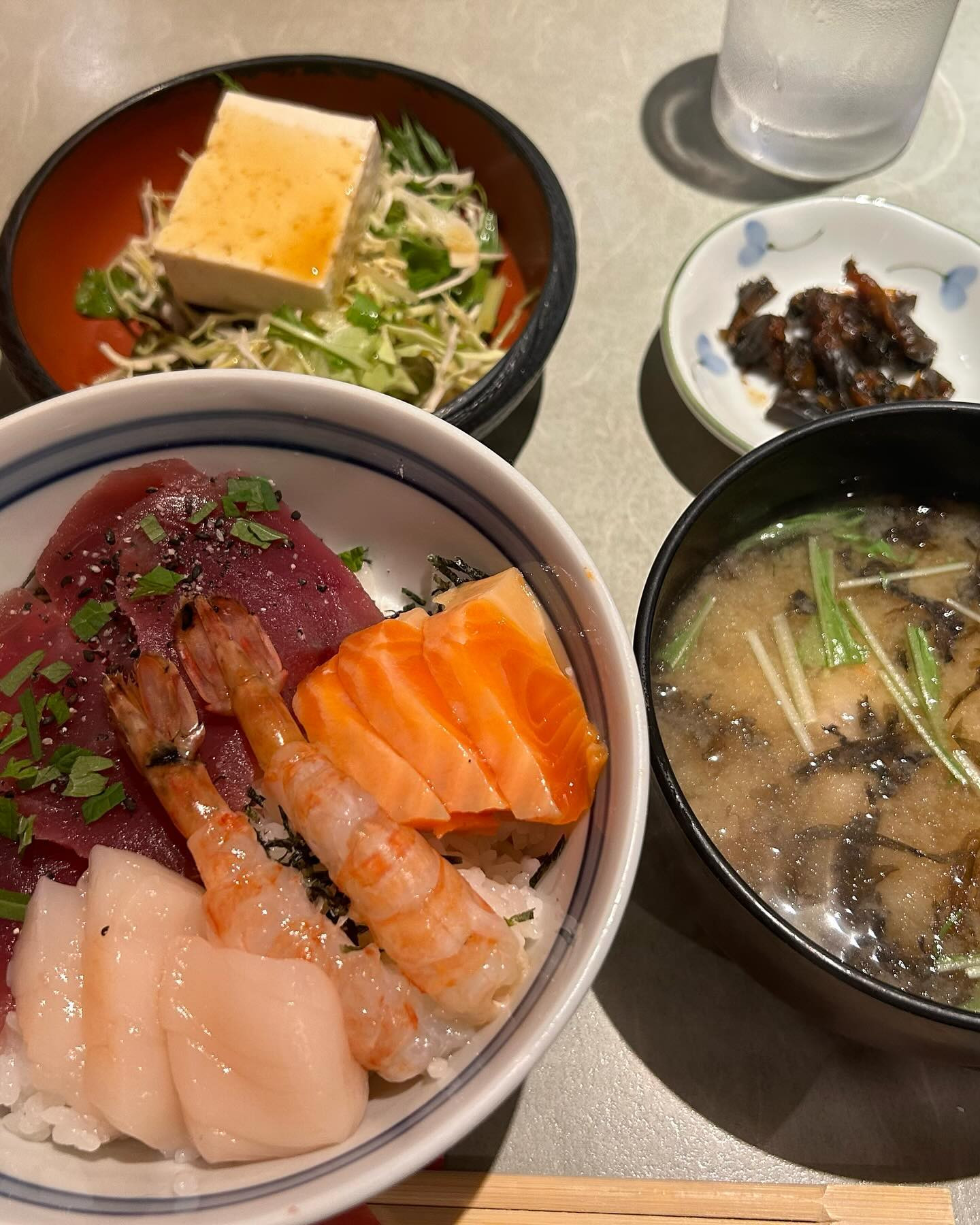 こんばんは☆

連休はゆっくり休みました☆

昨日のランチは海鮮料理 まぐろ屋に行ってきました☆

テレビでも紹介されていたお店です☆

ご飯の量が多いのでいつもの少なめにしてもらってます☆

今日から出勤します☆

 #札幌 #すすきの #クラブ我礼 @clubgalle2580