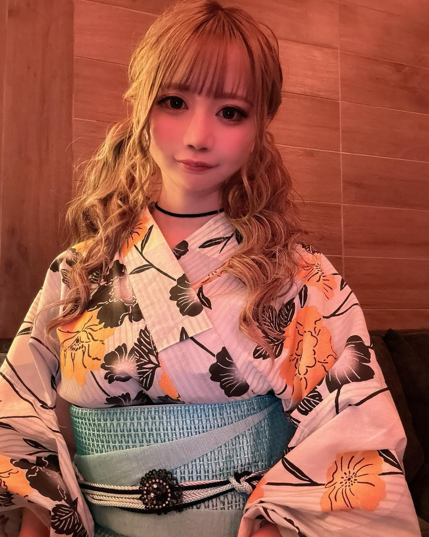 2日目のイメージはご近所物語🌼w

沢山寝たら元気いっぱい！
また明日からよろしくお願いします🩵

 #オレンジテラス  #オレンジテラス歌舞伎町  #歌舞伎町  #キャバクラ  #キャバ嬢