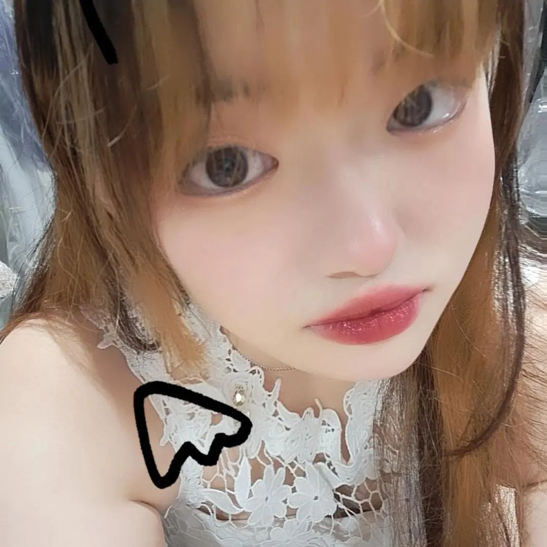 ⁡
⁡杏珠です😊こんばんみ！⁡
⁡珍しく2枚の写真、2枚目はノーマルで撮ってみた📷✩*°⁡
⁡ラメキラキラが好きなんだけどケバいかな？？？⁡
⁡⁡
⁡⁡
#neonewclub4610 #札幌 #すすきの #ホステス #キャバクラ #ニュークラブ #パブ #スナック #お酒好き女子 #遊びたい盛り  #fypシ