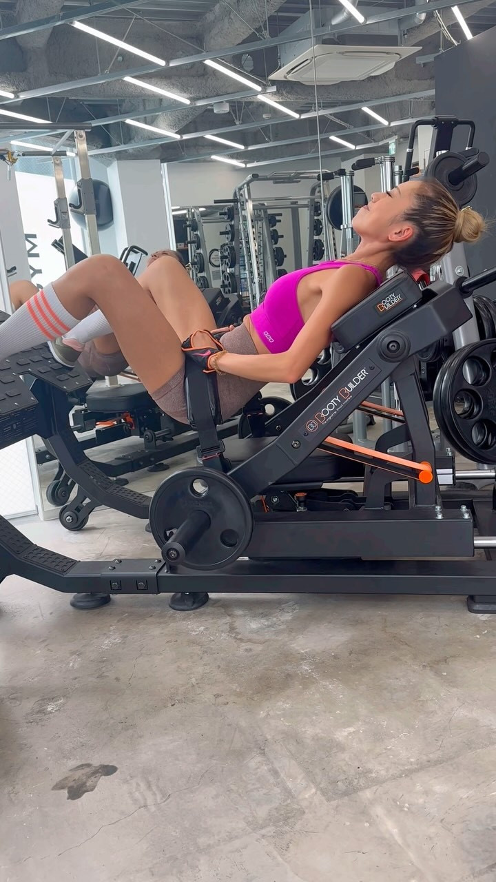 🔥🔥🔥
もどかしい気持ちが続いてる
そんな時いつも助けてくれた
まだお前はいけるよって確認
つまりは筋トレ最高ってこと
@the_personal_gym 
@the_personal_gym_shinjukugyoen 
いつもありがとうございます💪🏽🌺🫧🎆
#筋トレ #筋トレママ #筋トレセラピスト