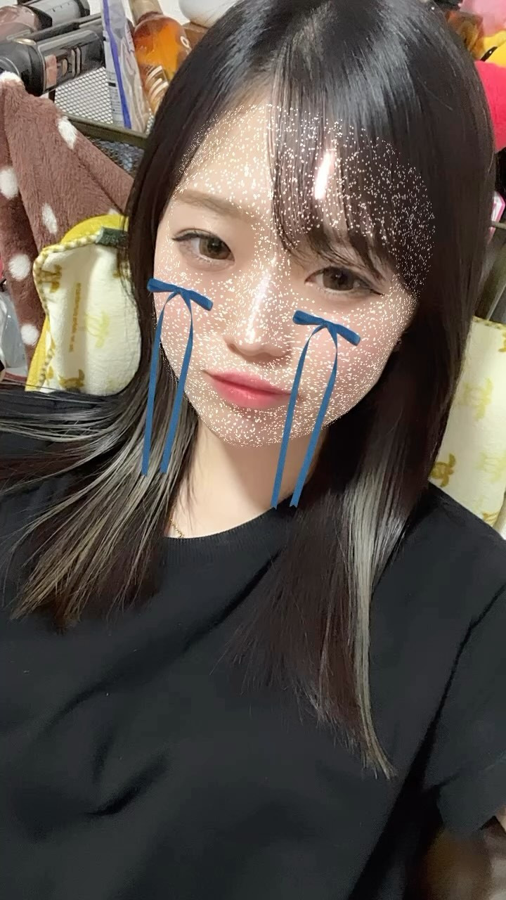 前髪を切りました〜
好評で嬉しい🩶
遅めの九時半出勤です！