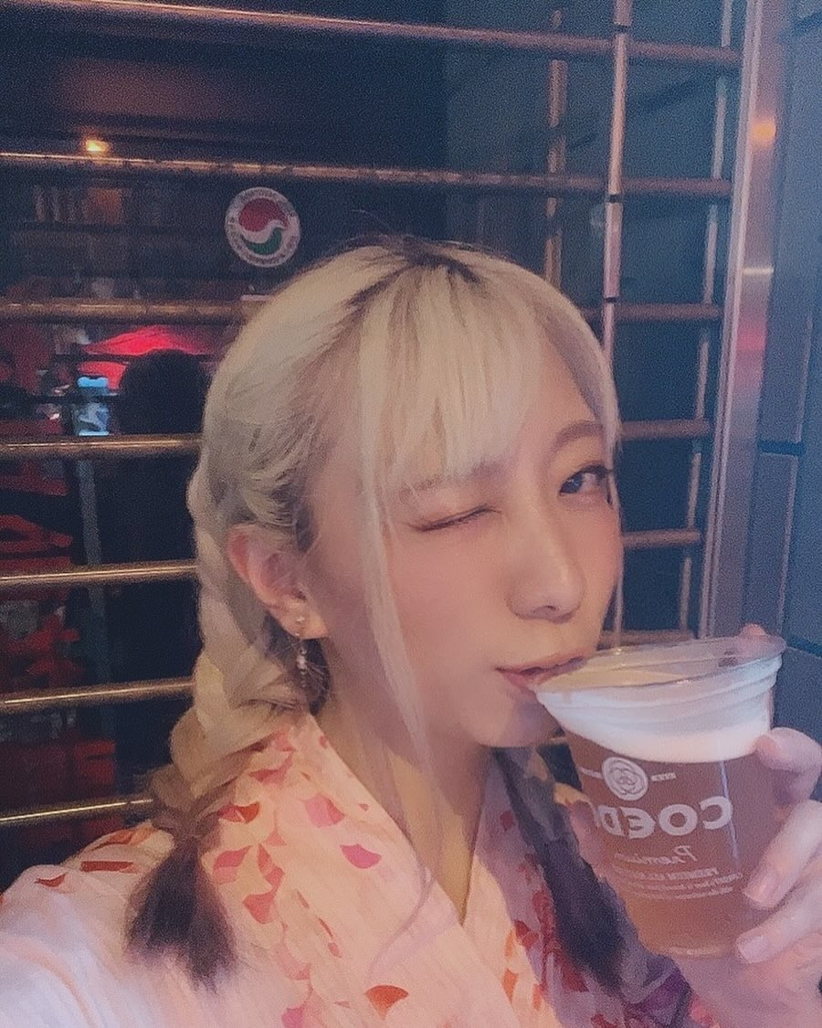 🍻COEDOビール　青碧(あお)🍻

祭りビール！！！！
　
限定のCOEDOビールうまぁ！
フルーティーだけどグレープフルーツみたいな苦味もあってでもあとあじすっきりしてて飲みやすい！

まぁ祭りで飲むビールなんで100倍上手くなるからね！！！！！
最高🥳🍻🍻🍻

今日は女の子みんな浴衣DAY！！👘

雨宿りに遊びにきてねー！！🥳🍻

@elmgarden9 

#祭り
#ビール
#敷島祭り 
#志木
#キャバ嬢
