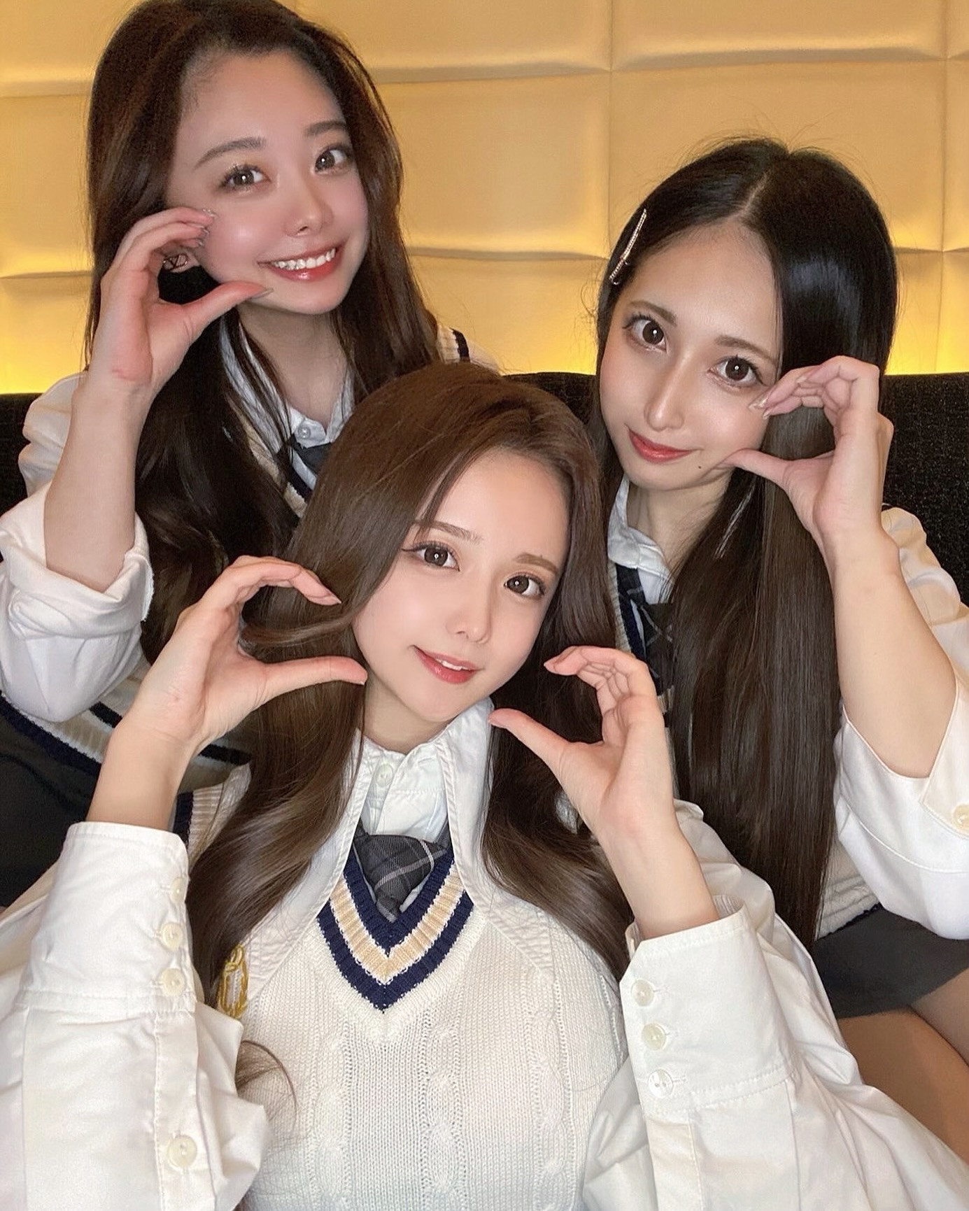 制服イベントの🎒

3人で写真載せると大体、あいなは？って
聞かれるけどあいなは兼業なので
いない時もあるだけで仲良しです☺️♡

┈┈┈┈┈┈┈┈┈┈┈┈┈┈┈┈┈┈┈┈┈┈┈
かのん🐼🍼 @pandanobabychan 
⁡
札幌市中央区南5西3オークラビル2F
@rymansbar_susukino で会えます🎟
⁡
出勤確認はDMか当店に
お電話お願いします📨 011-533-1414
┈┈┈┈┈┈┈┈┈┈┈┈┈┈┈┈┈┈┈┈┈┈┈
⁡
#制服 #制服コス #可愛い女の子 #すすきの
#これくら