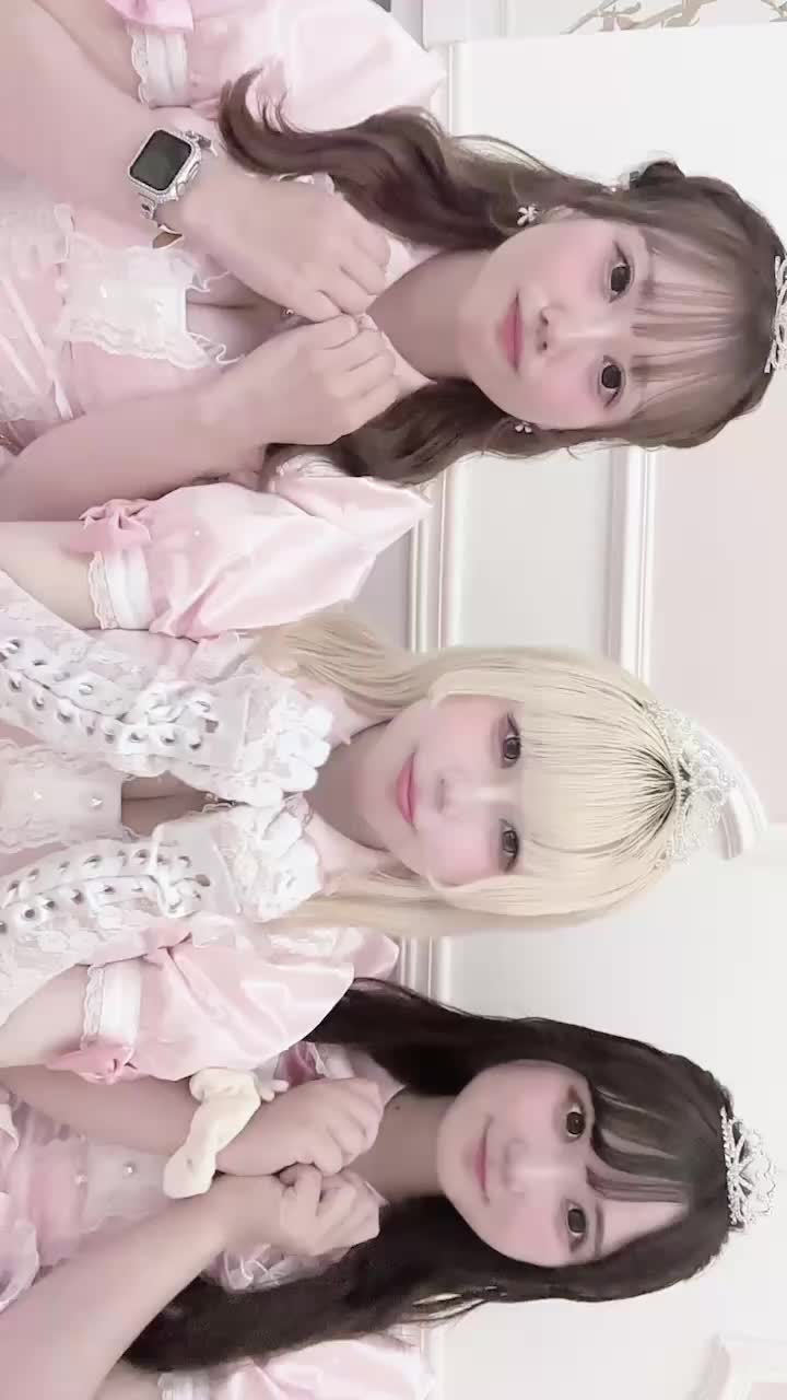 るあちゃん👸@るあ  ななちゃん👸@なな  つきちゃん👸@つき🌙  かわいいお姫様に会いにきてね🏰💕 ご来場お待ちしております💐 #コンカフェ #コンカフェ求人 #梅田コンカフェ #お姫様 #梅田 #大阪 #新店 #求人 #可愛い #姫 #コンセプトカフェ #女性オーナー #アンシャトー #unchateau