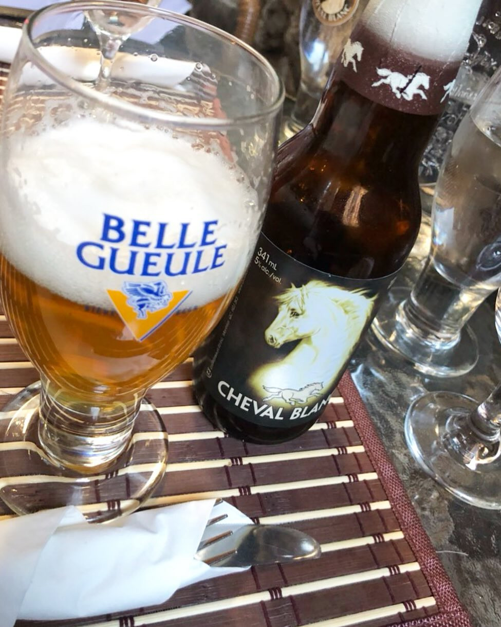 🍺Cheval Blanc（シェヴァル・ブラン）🍺

カナダのケベックで飲んだビール！！🍺

英語に直すとWhite Horseなのだそう🎠

ケベックはフランス語圏だったから多分フランス語なんだろうね？

現地で飲む現地のお酒は美味いのでもれなく美味かったんだけど
普通に飲みやすかった記憶

まぁ80%くらい雰囲気補正あったと思うけど😂w

またケベックでビール飲みたいなぁ

ヤギのチーズめちゃくちゃうまかった🐐

#ビール
#カナダ
#ケベック
#chevalblanc
#キャバ嬢
#志木