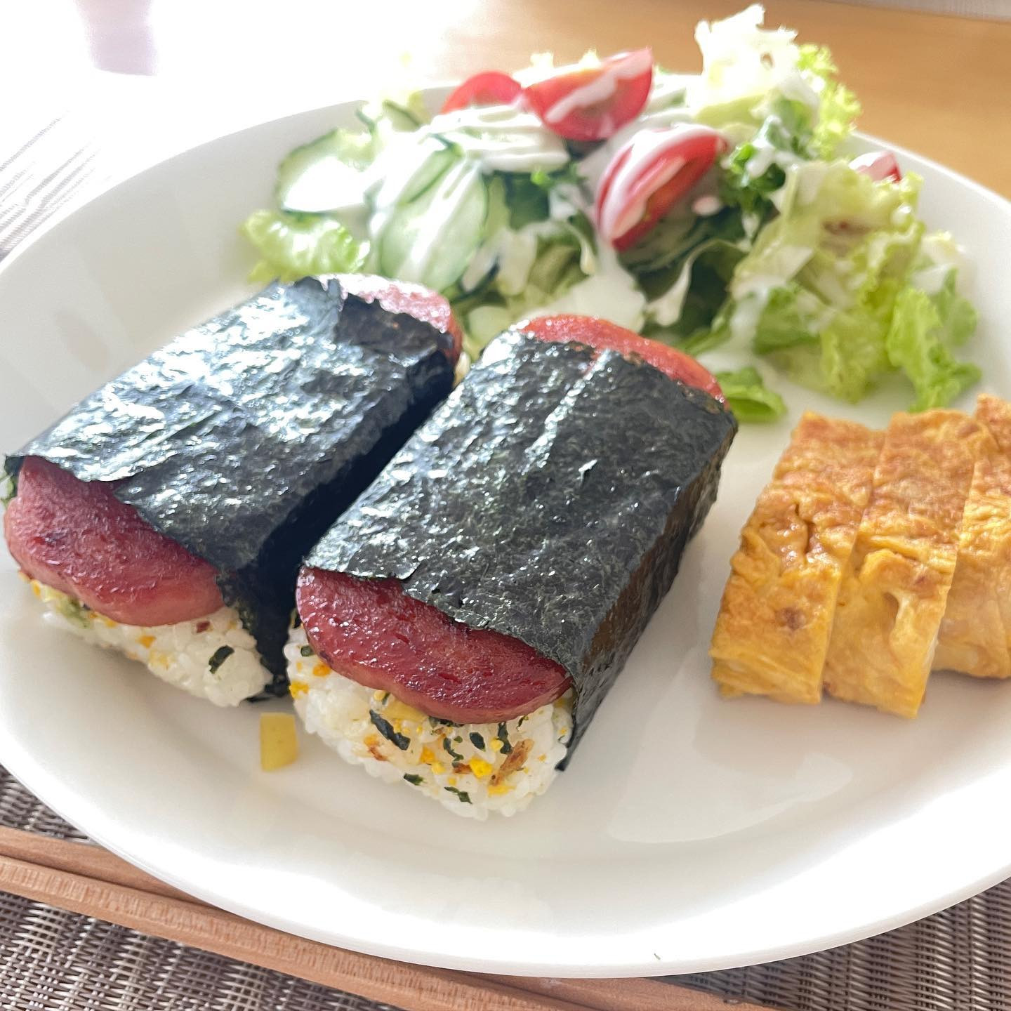 気分だけでもハワイ🌺
行ったことないけど！(笑)

スパムむすびプレート🍙

玉子焼き失敗🤦🏼‍♀️
表面もじょもじょになってしまった…

最近そうめんばっかりだから
気分変わって良かった🙆‍♀️

┈┈┈┈┈┈┈┈┈┈┈┈┈┈┈┈┈┈ 

札幌市中央区南6西4第21桂和ビル6F 
クラブ我礼〜Galle〜 

@clubgalle2580 

┈┈┈┈┈┈┈┈┈┈┈┈┈┈┈┈┈┈ 
ご来店予定の方はDMください💌 

#スパムおにぎり #スパムむすび #ハワイ飯 #クラブ我礼 #クラブガレ #ガレ #北