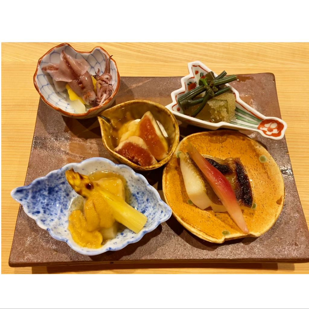 .
きすを♥️

お客様のお誕生日祝いで🎉
どこでもいいよーって言われたのでせっかくなら行ったことないとこに…と思ってこちらに！

味付けが全部好み🦄
量もちょうどよかったなー👌

えびの土鍋ごはん、よそう前に写真撮るの忘れちゃった笑

一膳ずつ食べて、あとはお持ち帰り用に2つにわけてもらって
いつも席ついてくれるれいかさんとねねさん@carnet.nene にお裾分け🍬

最後にデザート出てきたのが嬉しい🤡笑
プリン好きー！

また行きたいな✨

#すすきの #札幌
#ホステス #キャバ嬢
#ニュークラ